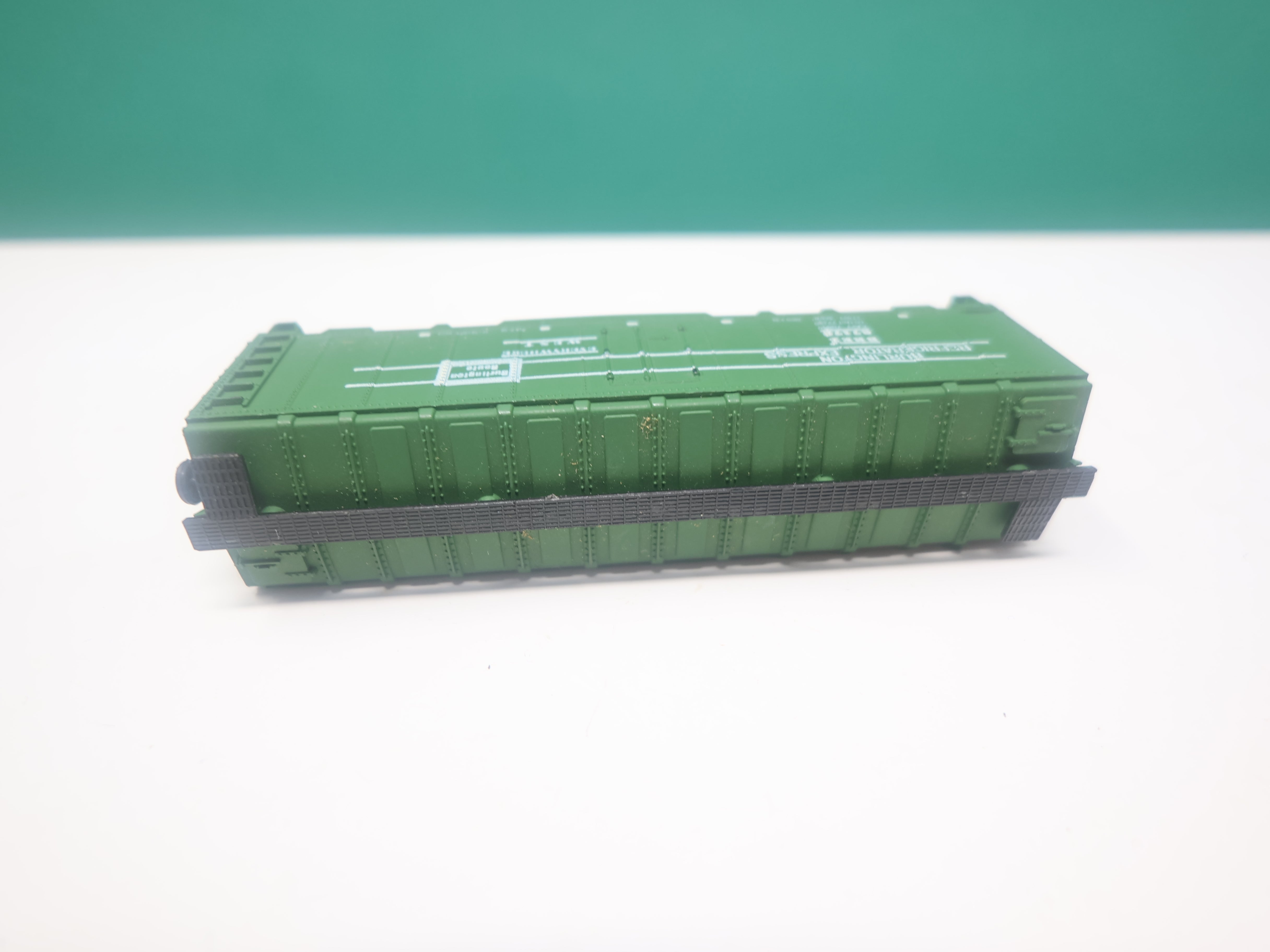 USED TRIX N Scale, 40' Box Car, Burlington Refrigerator Express BREX #67170, No Trucks