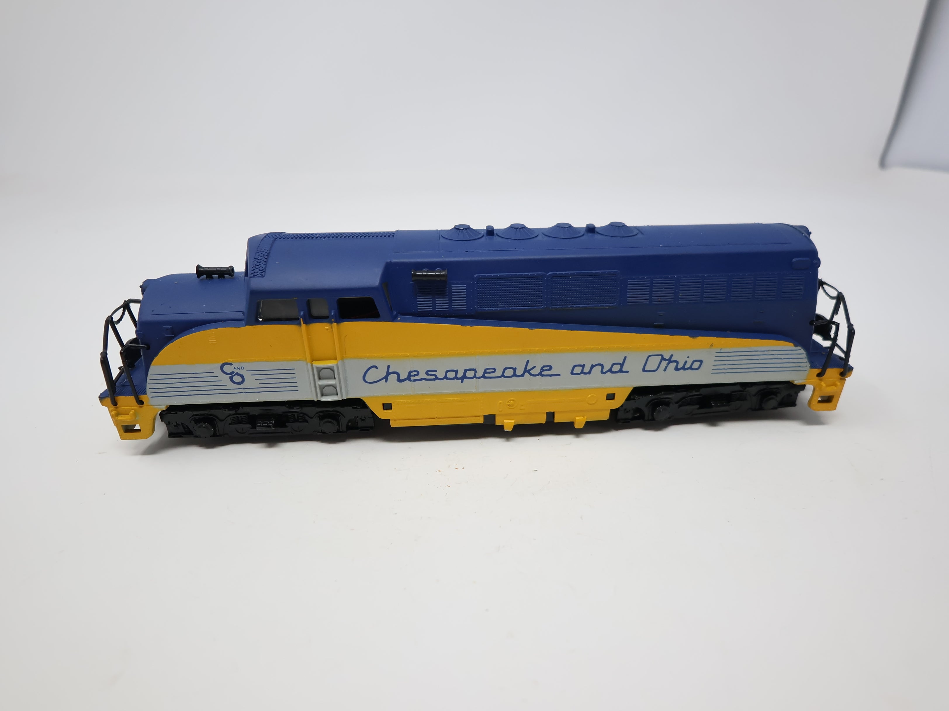 USED AHM HO Scale BL-2 Diesel Locomotive Chesapeake and Ohio #1845 DC