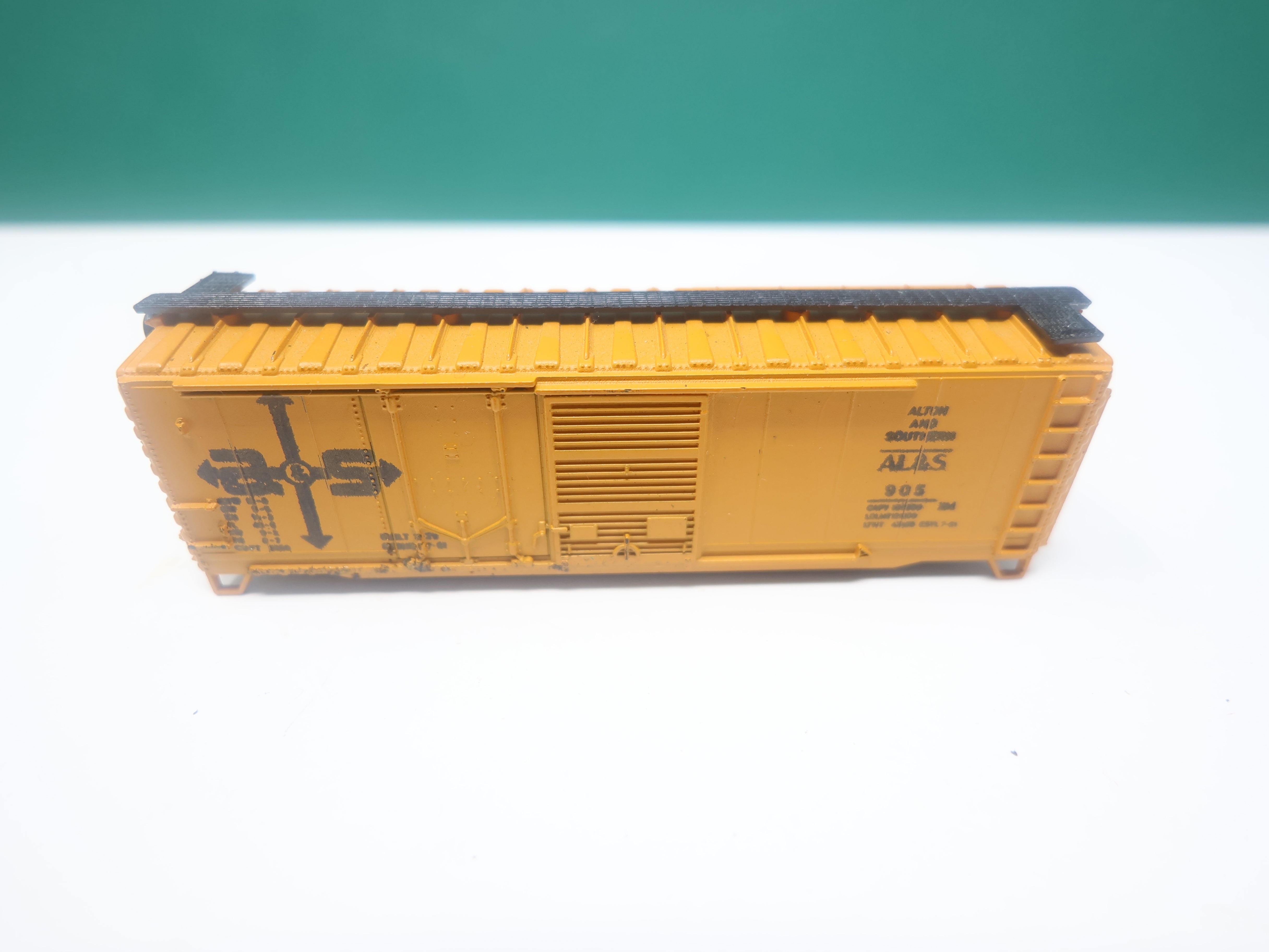 USED AHM N Scale, 40' Box Car, Alton and Southern AL&S #905, No Trucks