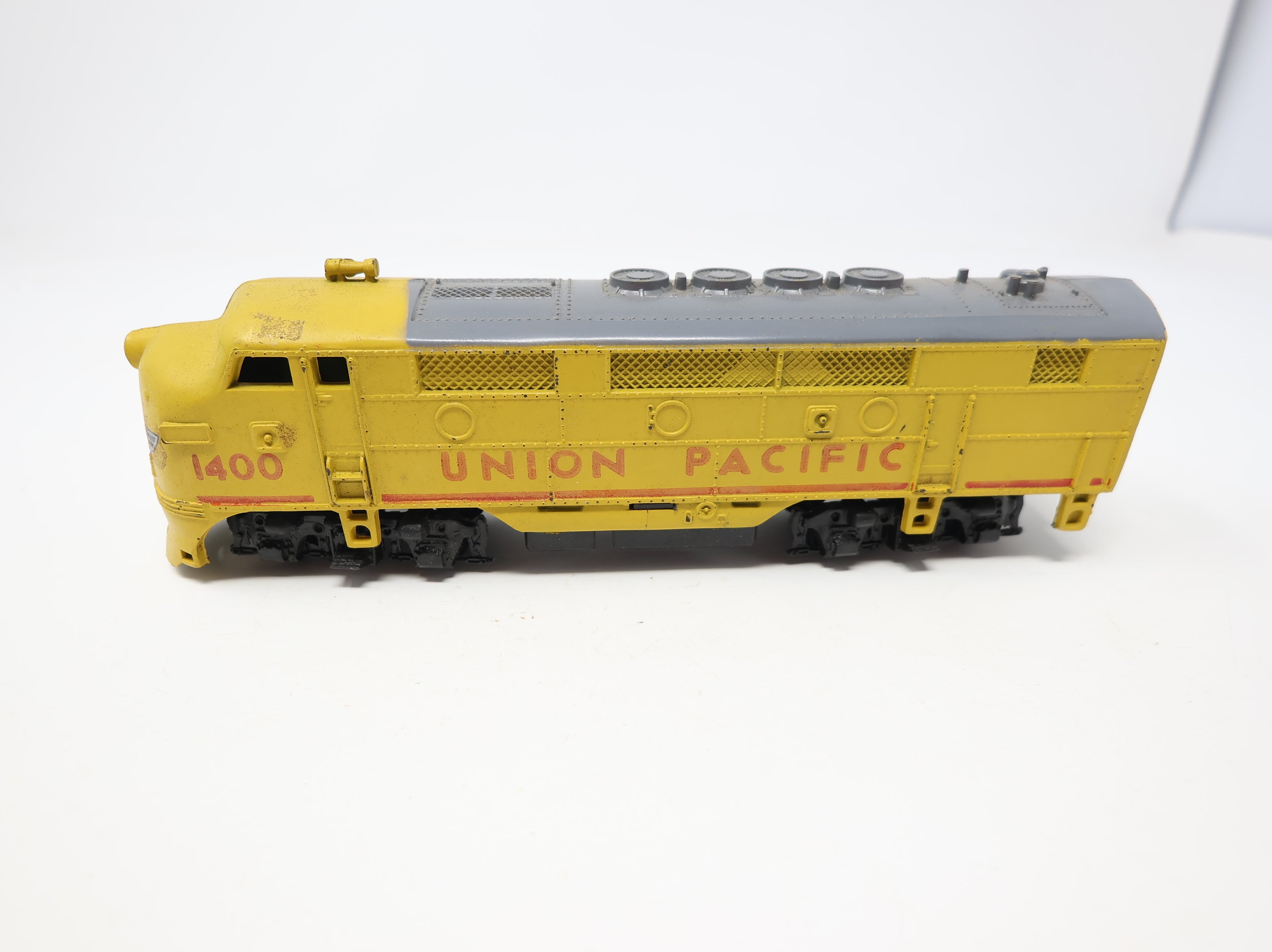 USED Varney HO Scale F3-A Diesel Locomotive Union Pacific #1400 Unpowered