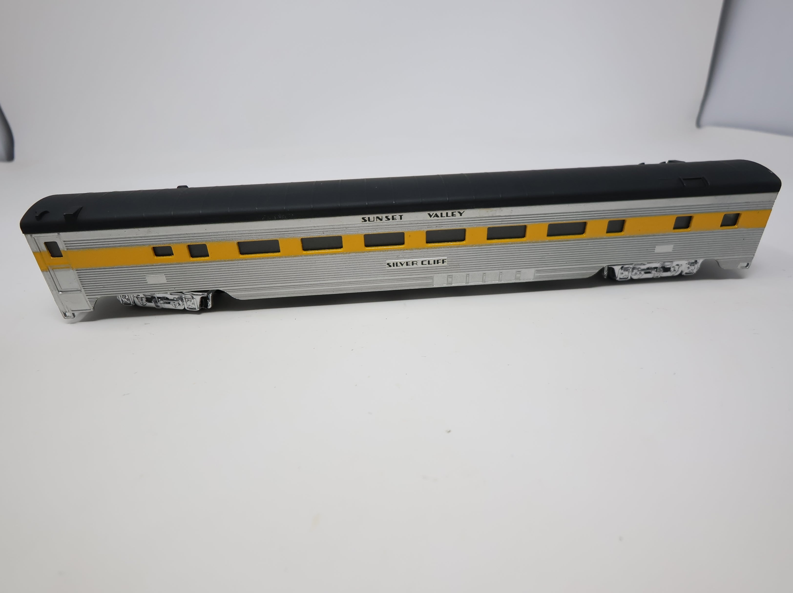 USED Con-Cor HO Scale Passenger Car Sunset Valley Silver Cliff Decal