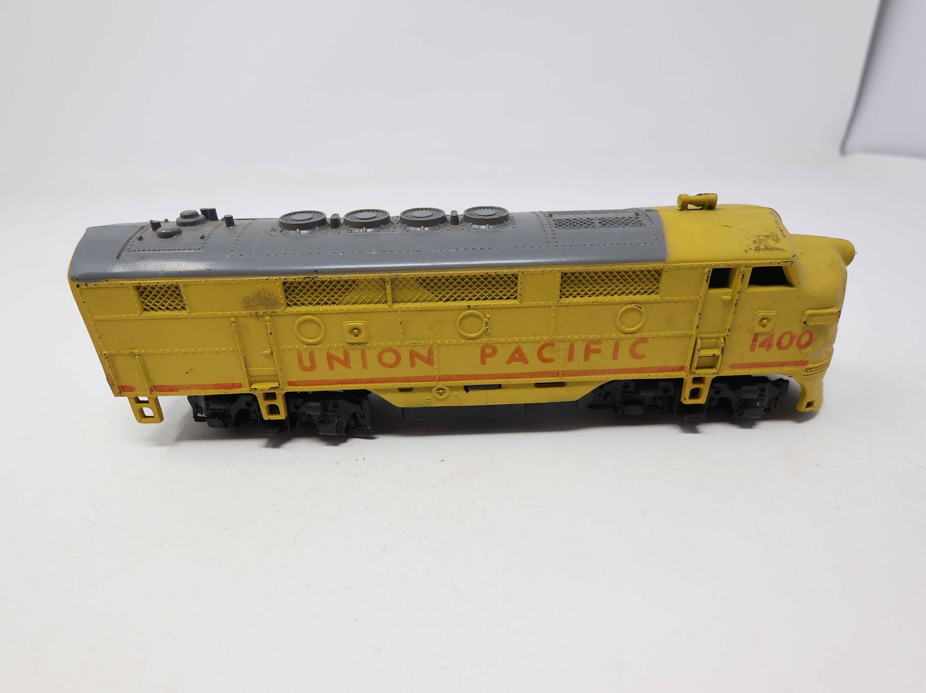 USED Varney HO Scale F3-A Diesel Locomotive Union Pacific #1400 Unpowered