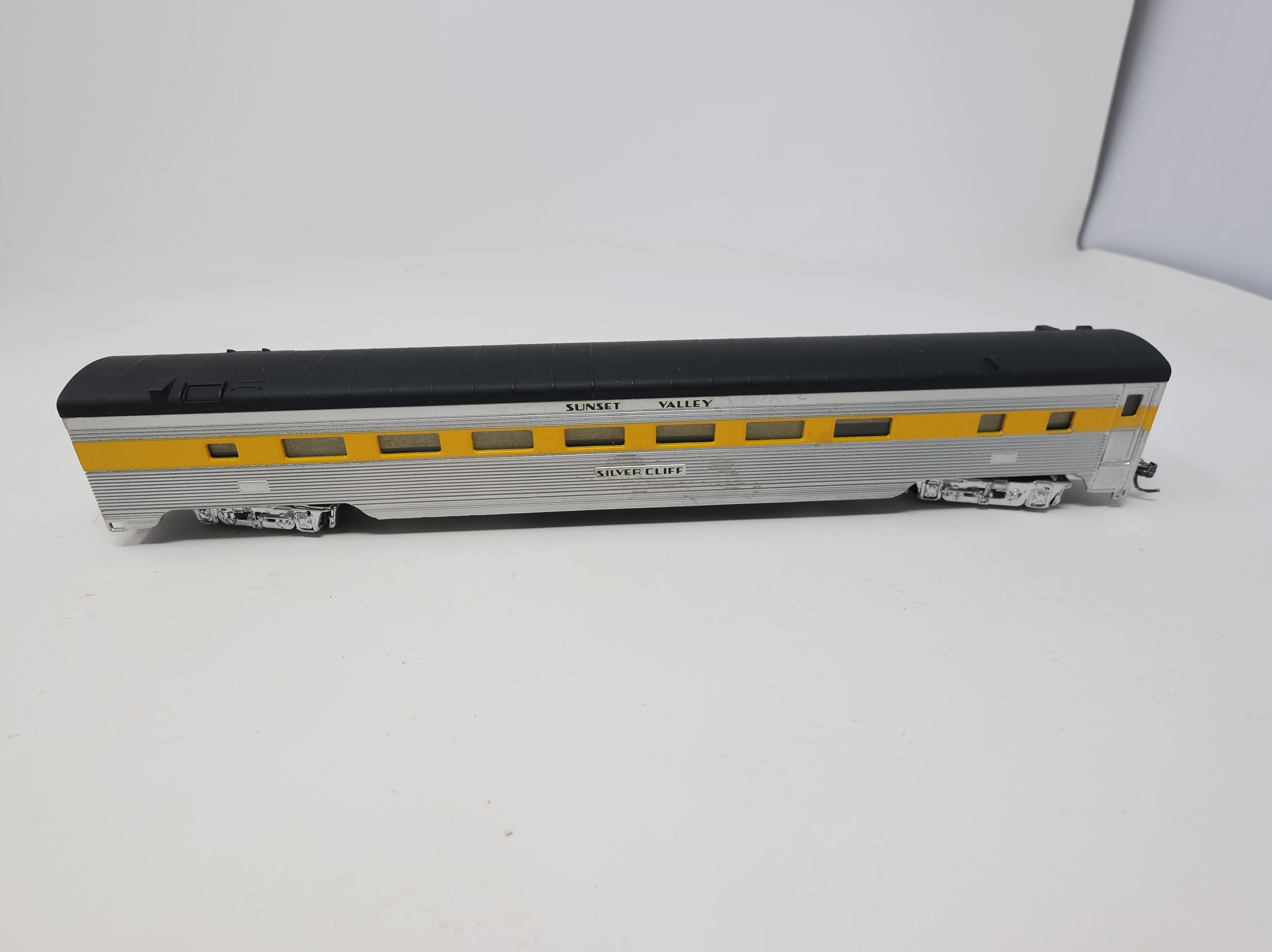 USED Con-Cor HO Scale Passenger Car Sunset Valley Silver Cliff Decal