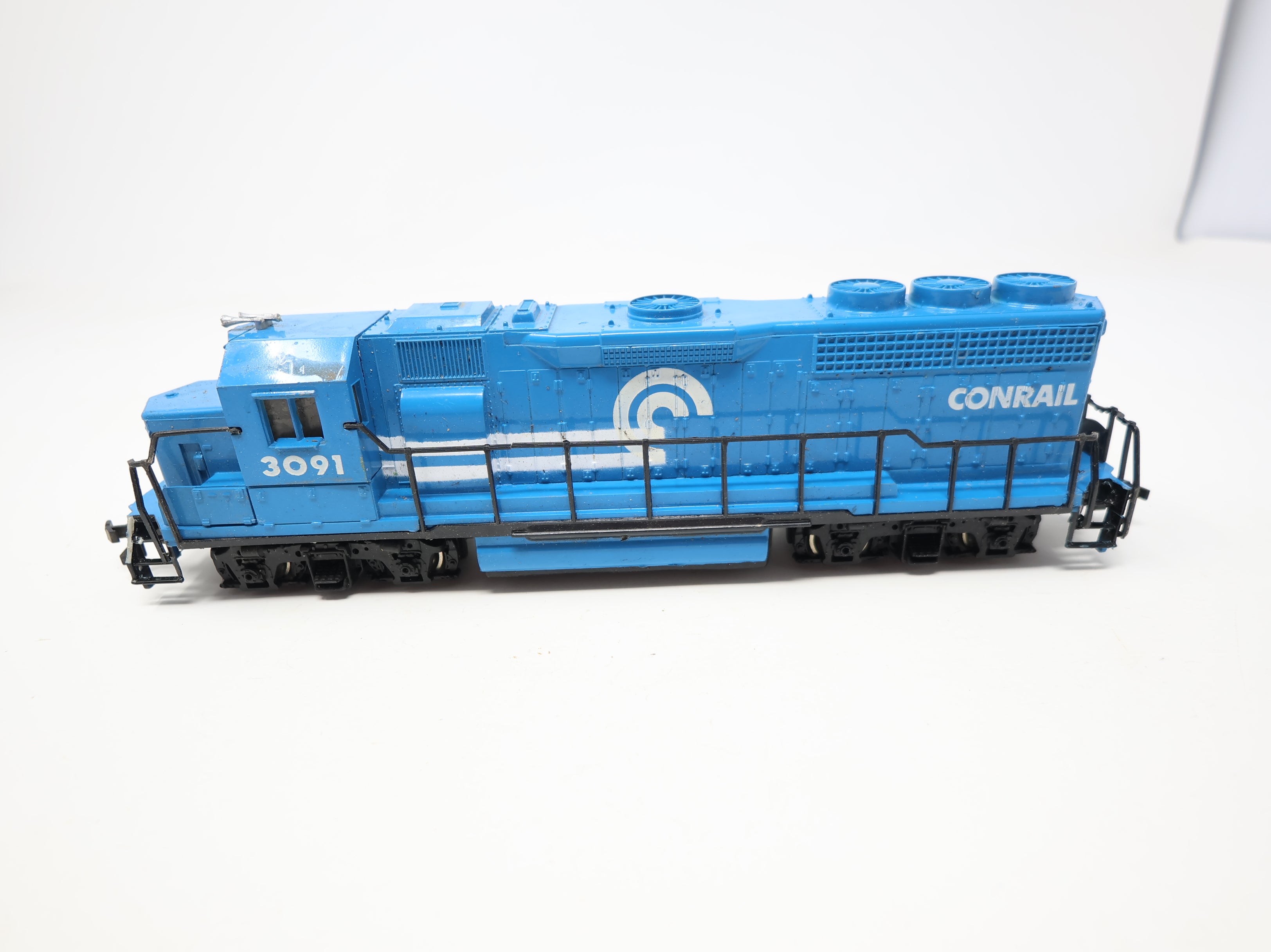 USED Bachmann HO Scale GP40 Diesel Locomotive Conrail #3091 Parts/Repairs DC