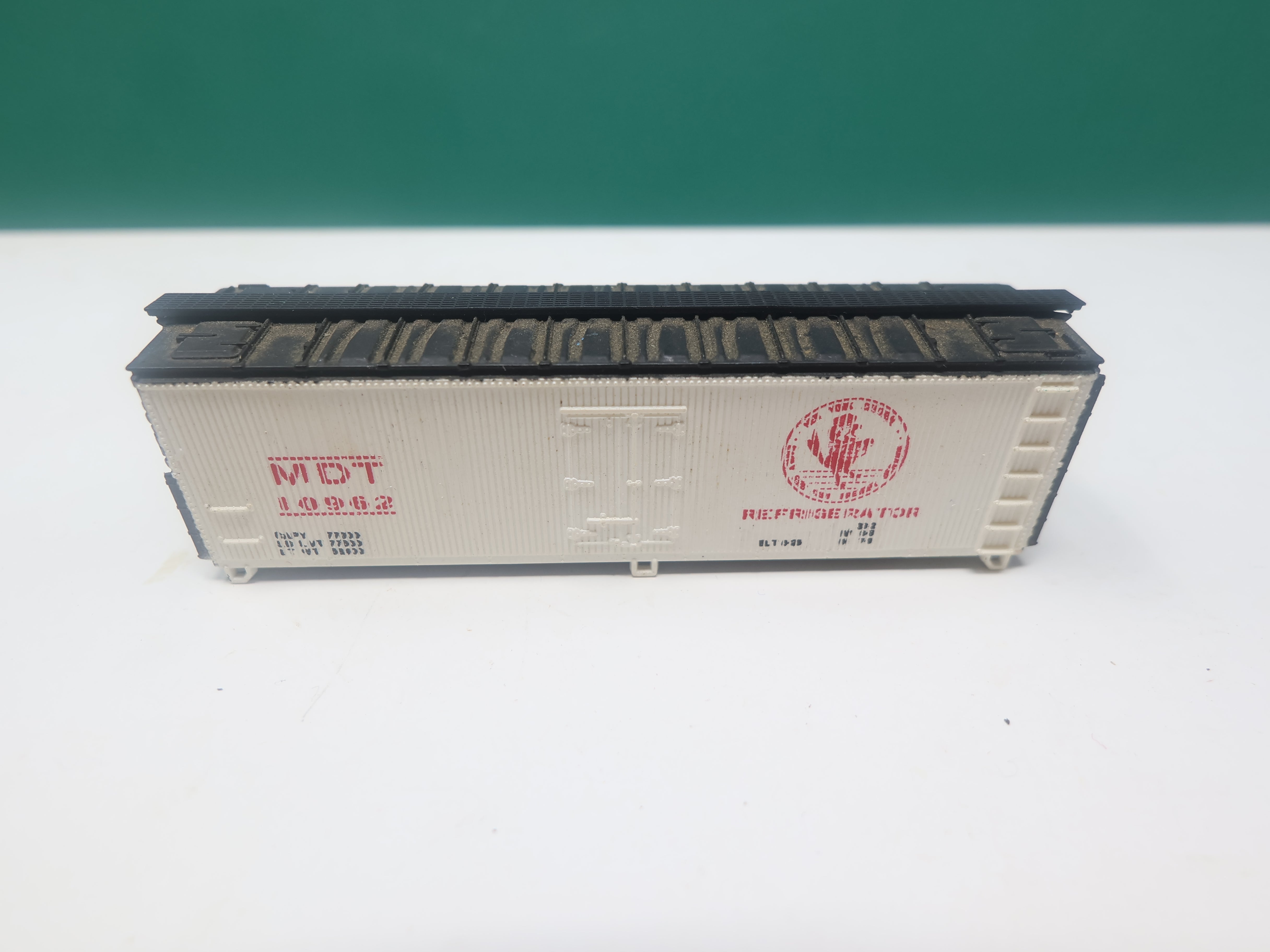 USED Con-Cor N Scale, 40' Wooden Box Car, Merchants Despatch Transportation MDT #10962, No Trucks