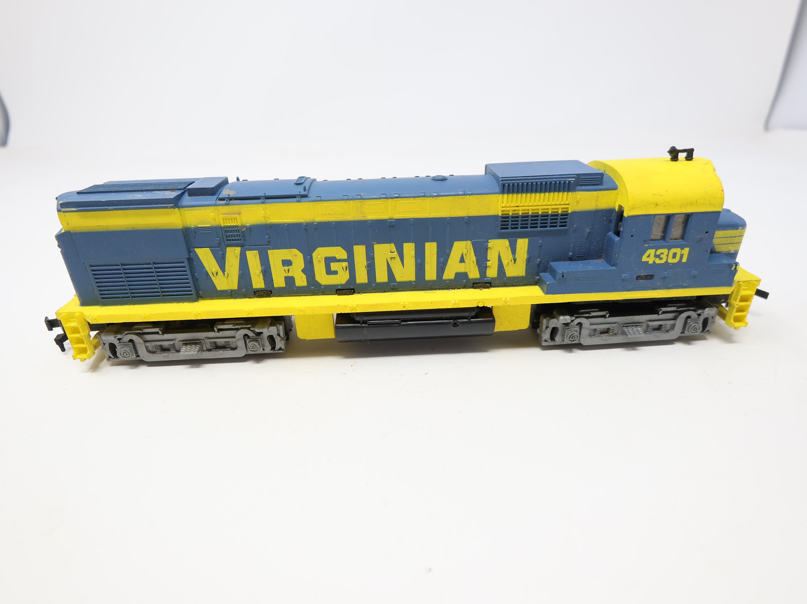 USED Tyco HO Scale C-430 Diesel Locomotive Virginian #4301 DC