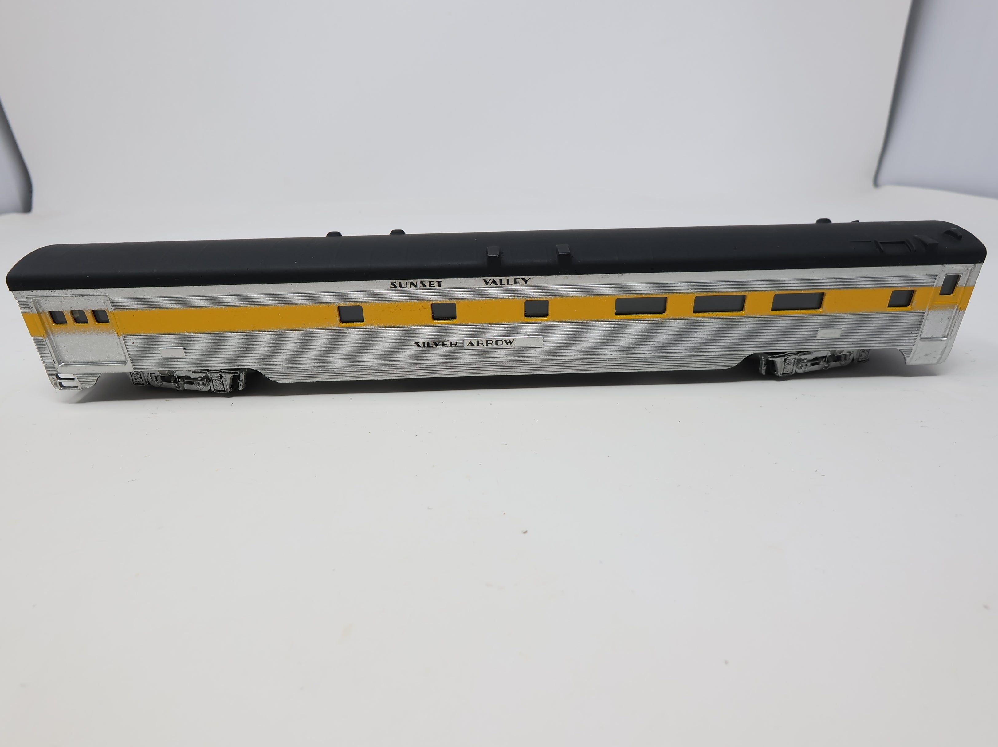 USED Con-Cor HO Scale Passenger Car Sunset Valley Silver Arrow Decal