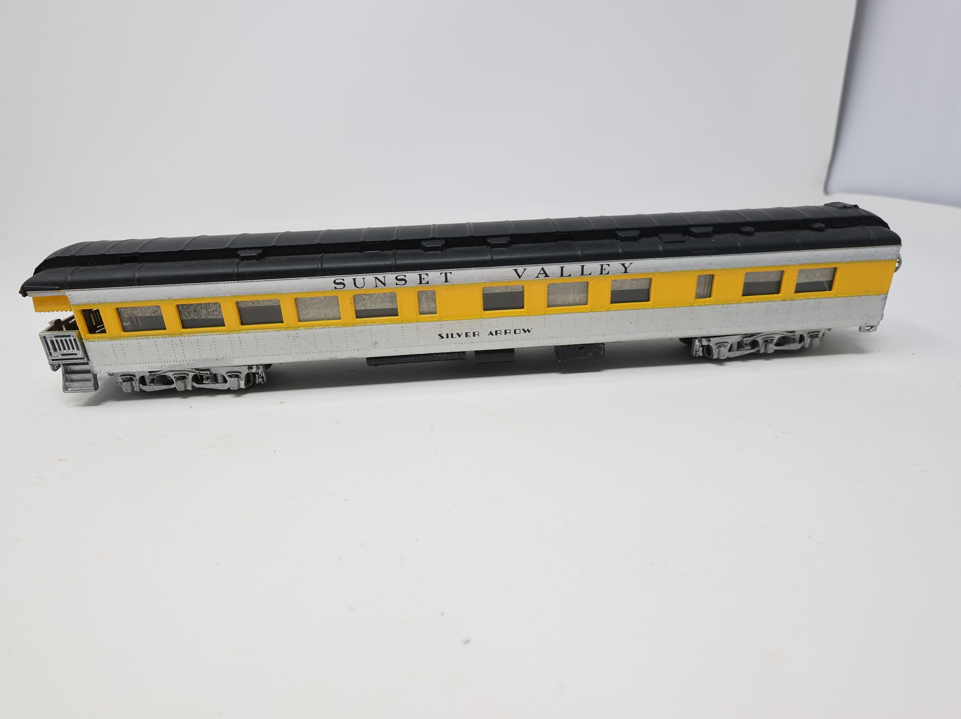 USED Rivarossi HO Scale Observation Passenger Car Sunset Valley Silver Arrow Decal