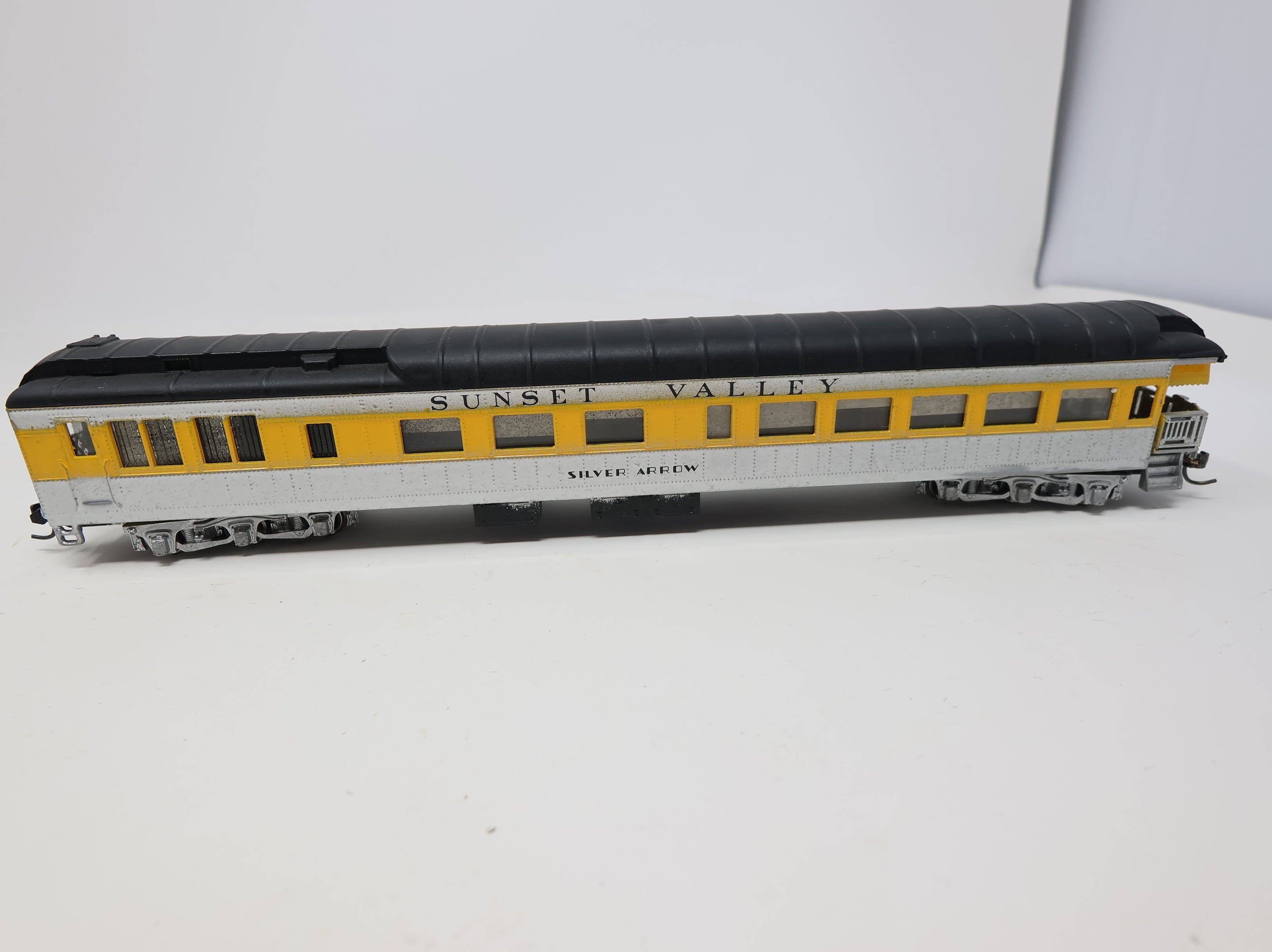 USED Rivarossi HO Scale Observation Passenger Car Sunset Valley Silver Arrow Decal