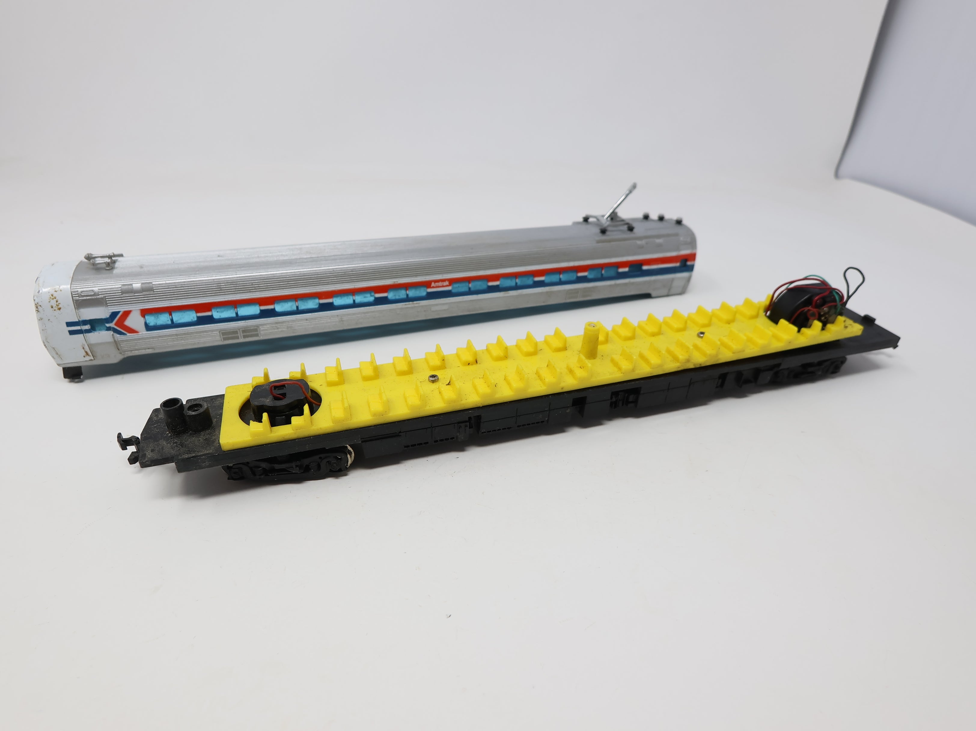 USED Bachmann HO Scale Powered Metroliner Passenger Car Amtrak #803 Parts/Repairs DC