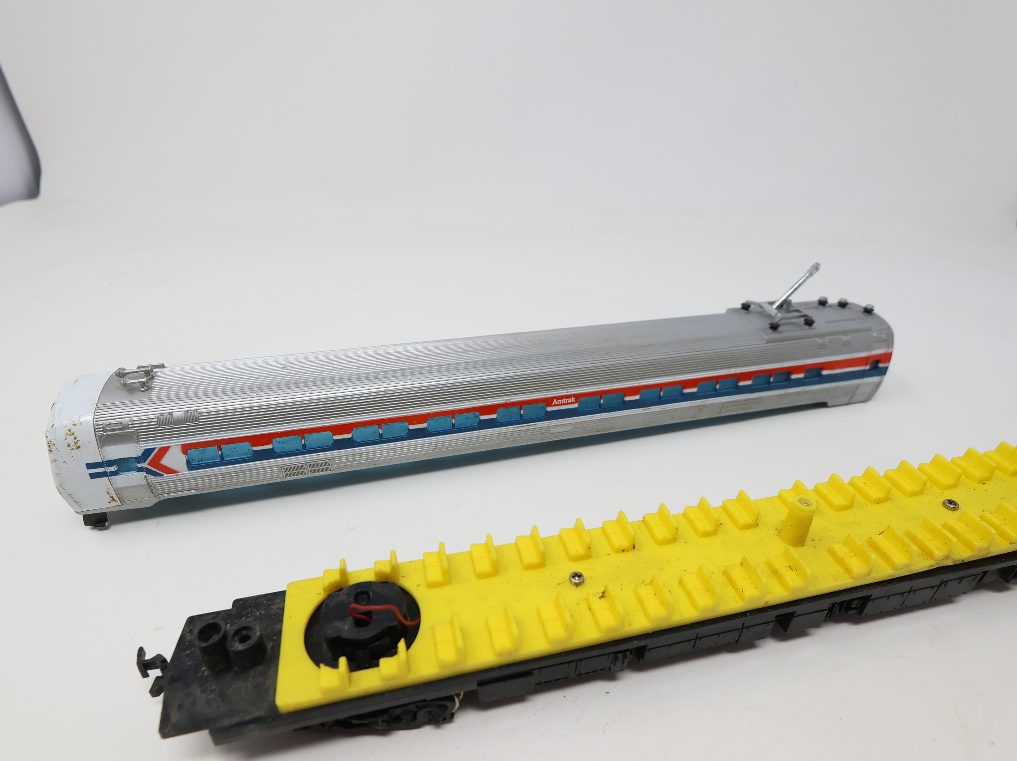 USED Bachmann HO Scale Powered Metroliner Passenger Car Amtrak #803 Parts/Repairs DC