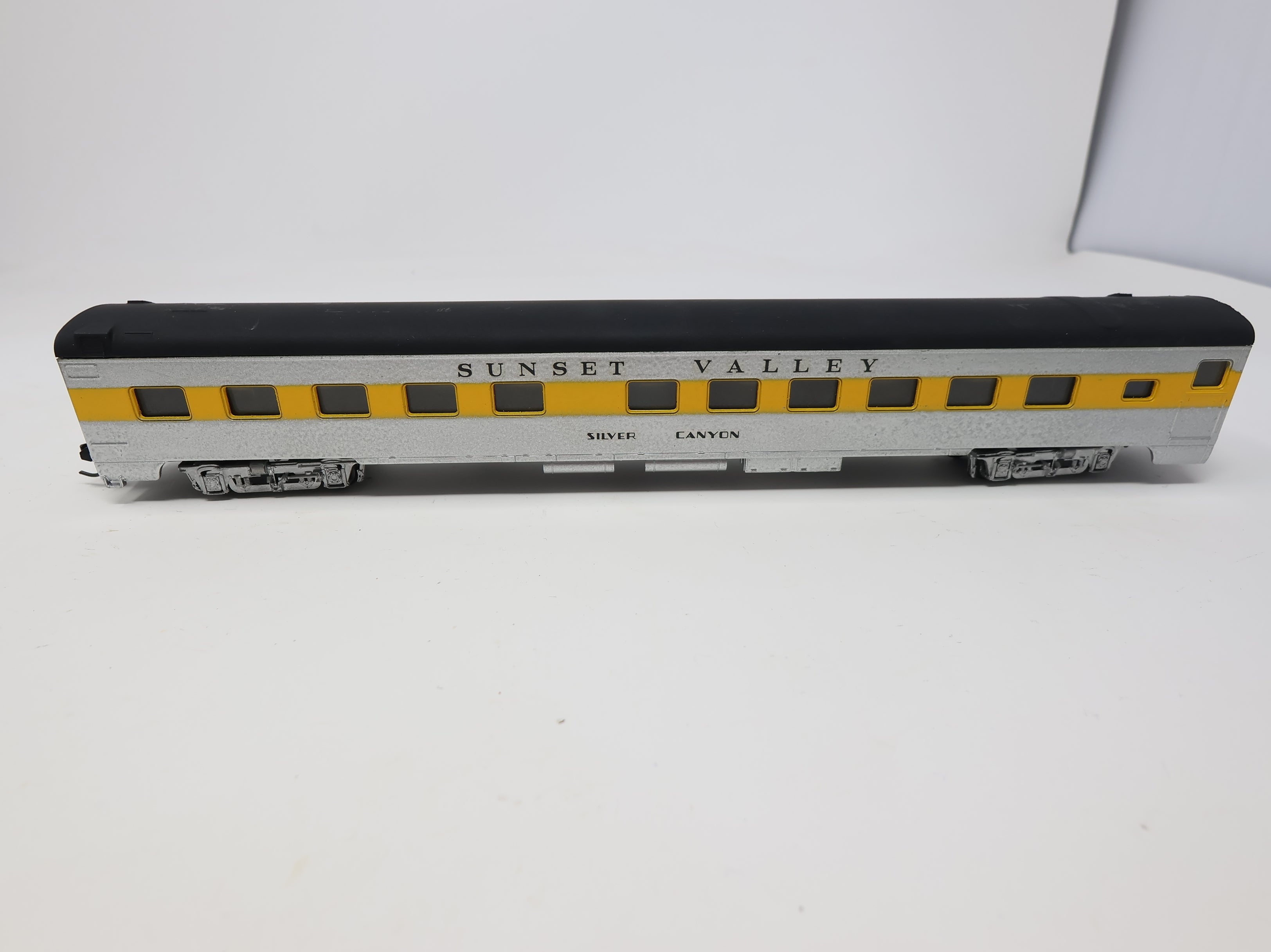 USED Con-Cor HO Scale Passenger Car Sunset Valley Silver Canyon Decal