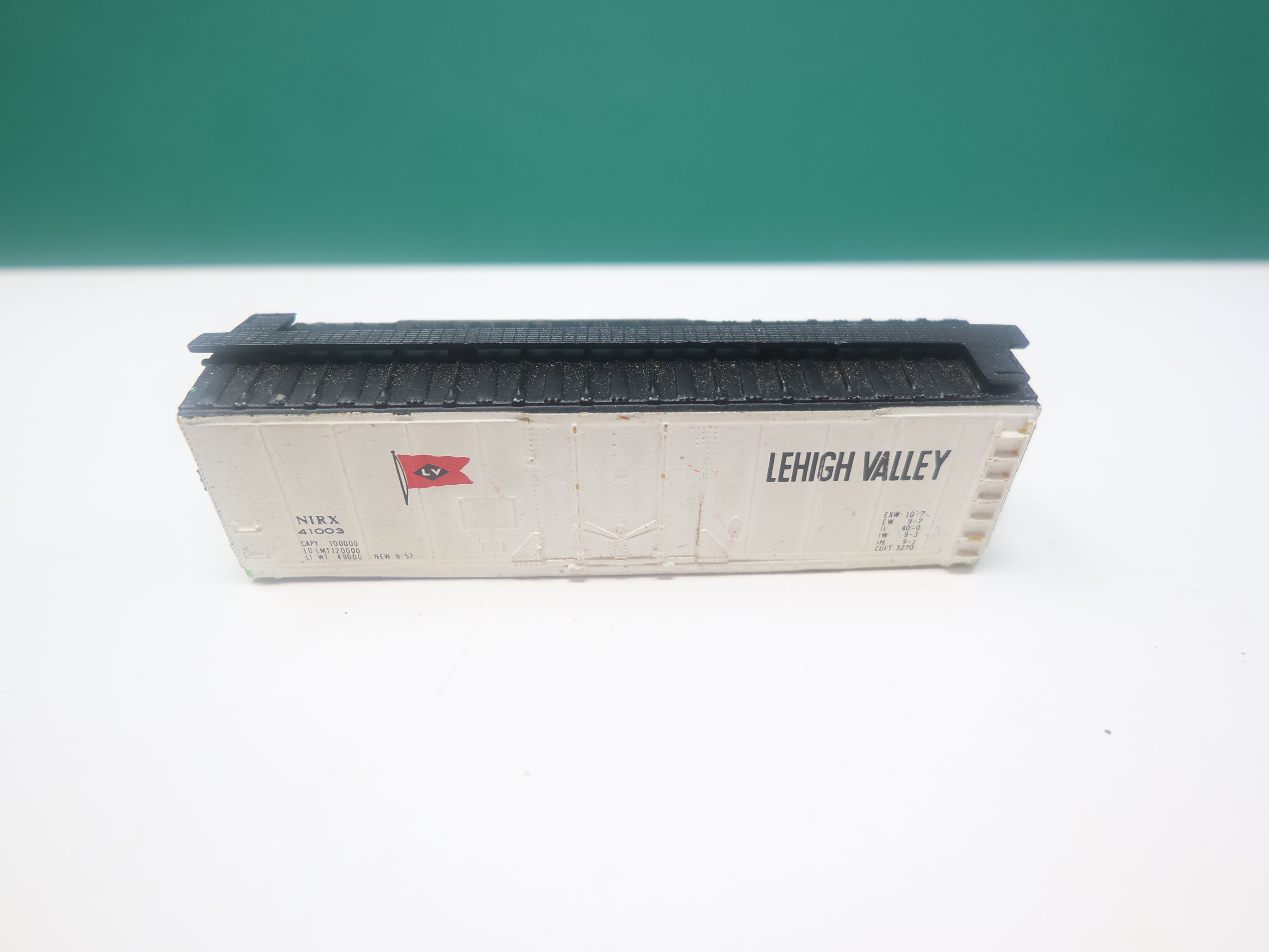 USED N Scale, 40' Box Car, Lehigh Valley NIRX #41003, Shell Only