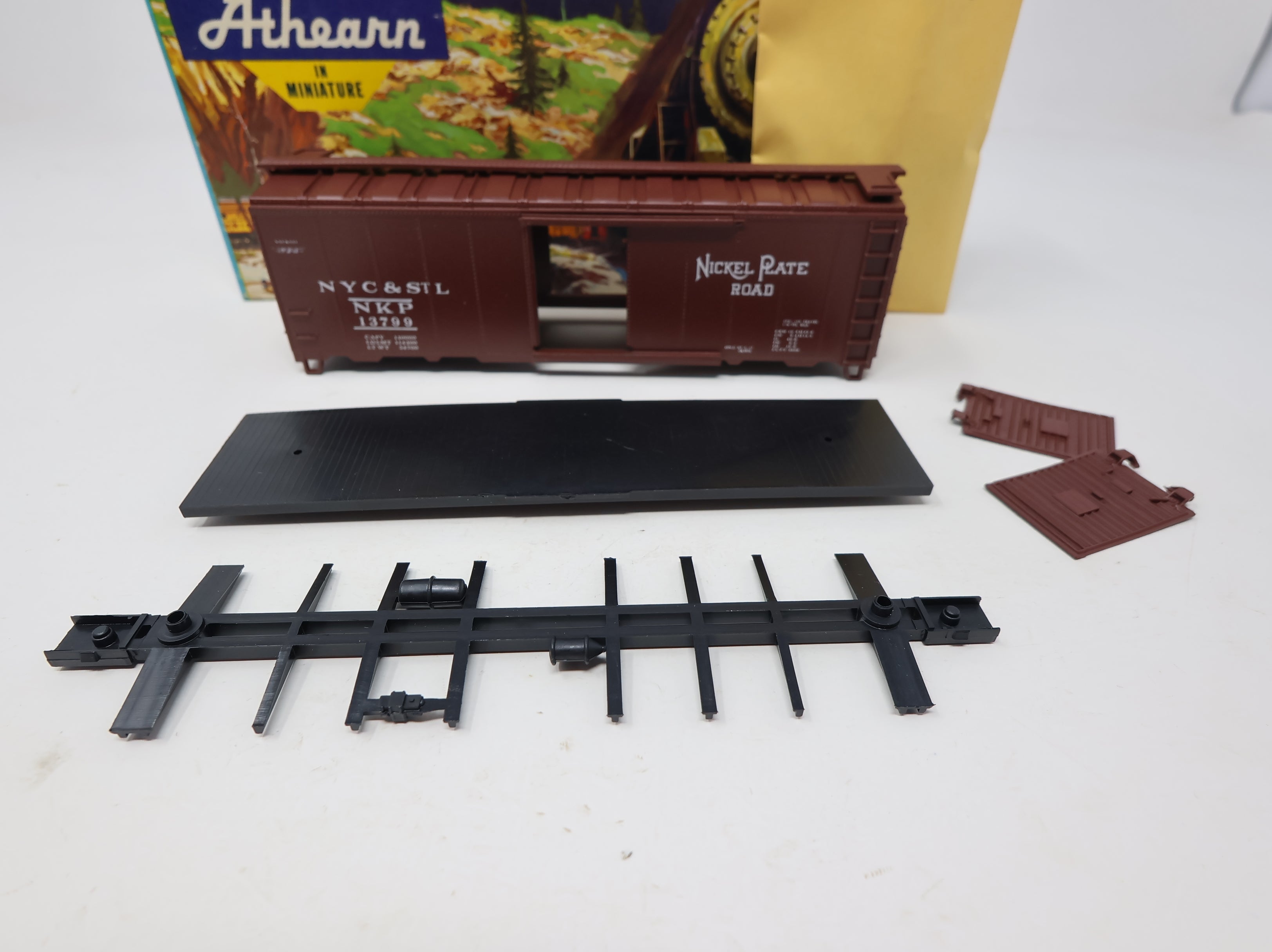 USED Athearn HO Scale 40' Steel Box Car Nickel Plate Road NKP #13799 Bev-Bel KIT