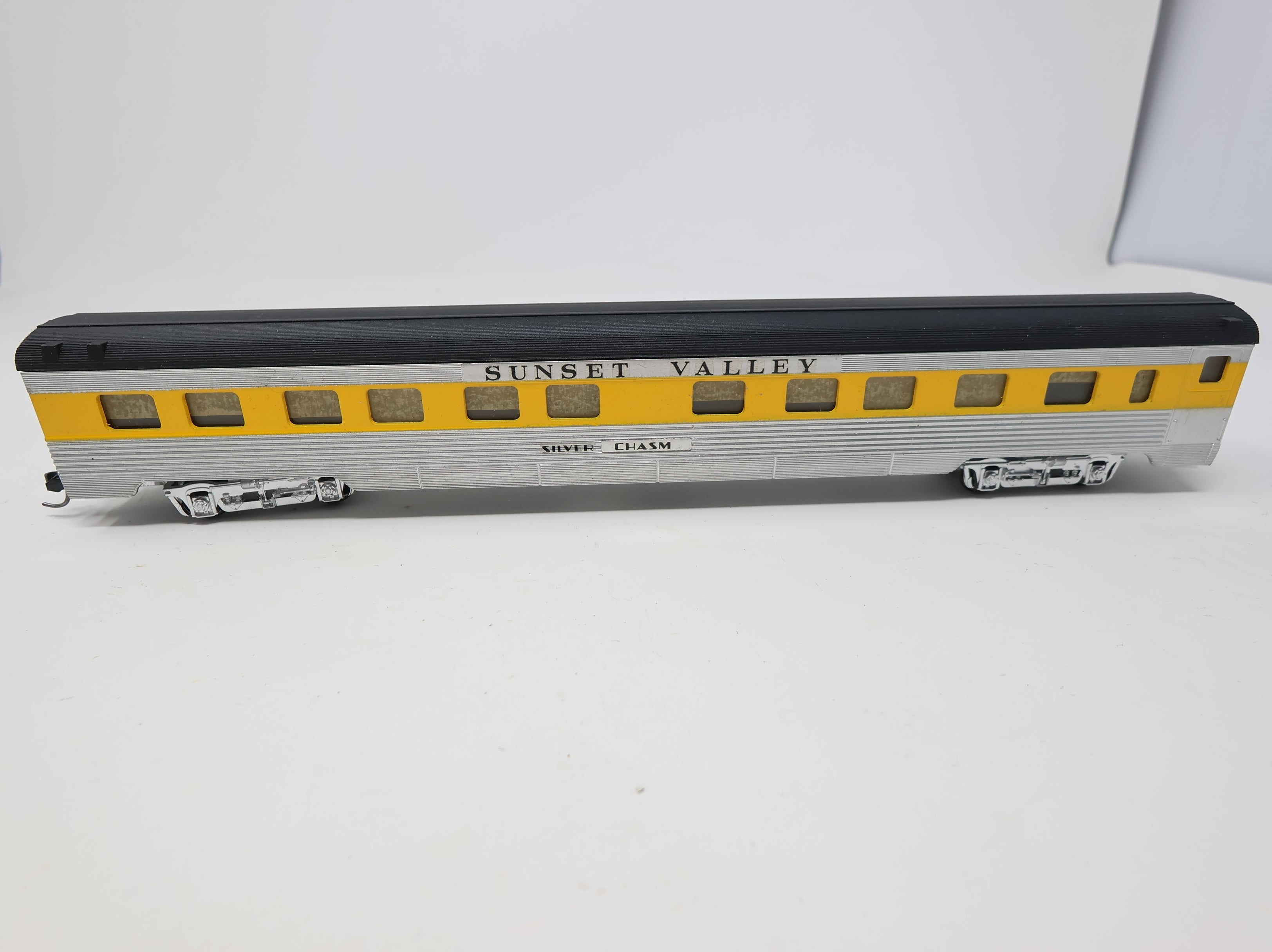 USED Con-Cor HO Scale Passenger Car Sunset Valley Silver Chasm Decal