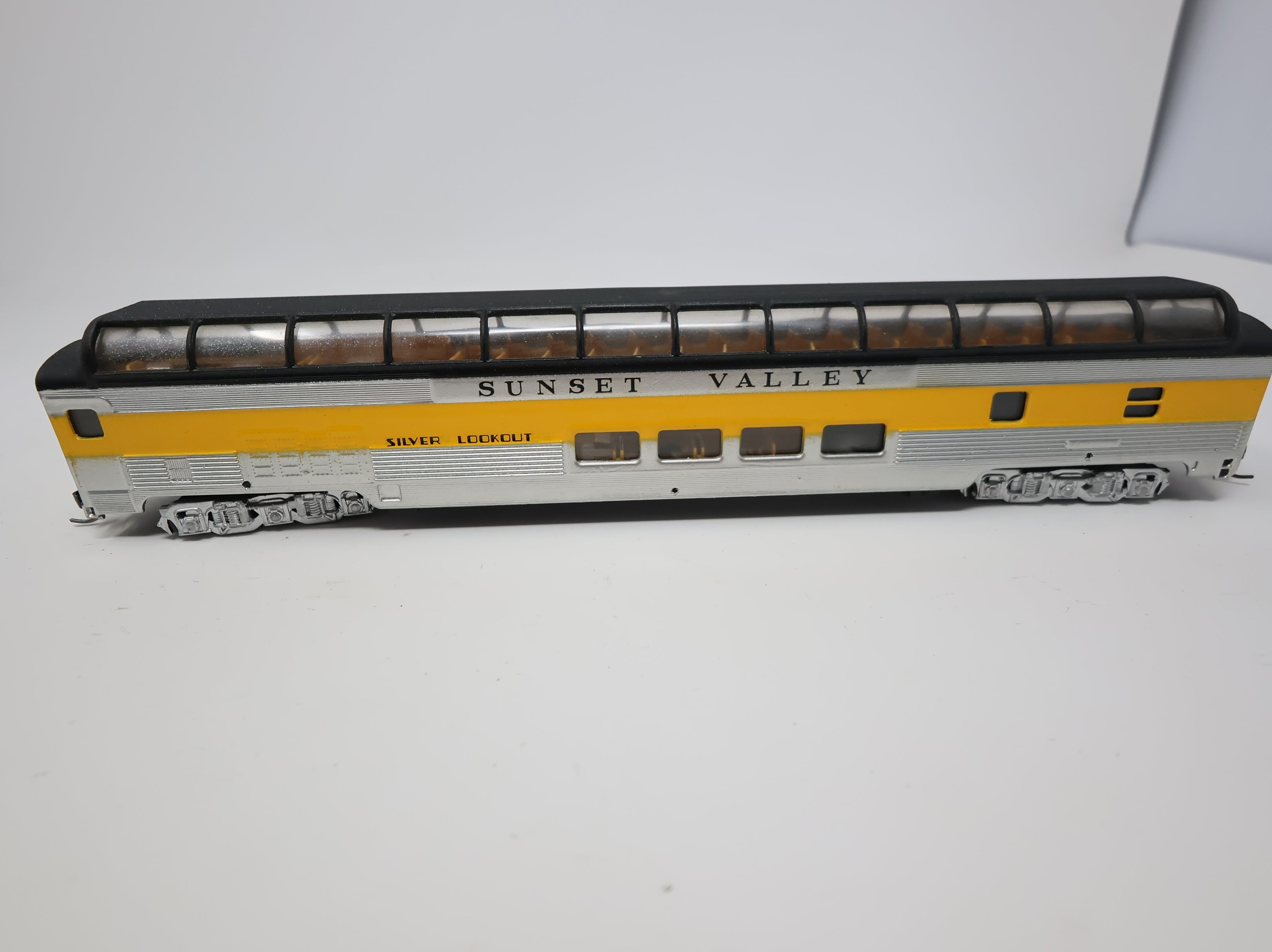 USED Bachmann HO Scale Dome Passenger Car w/ 2 Floors Sunset Valley Silver Lookout Decal