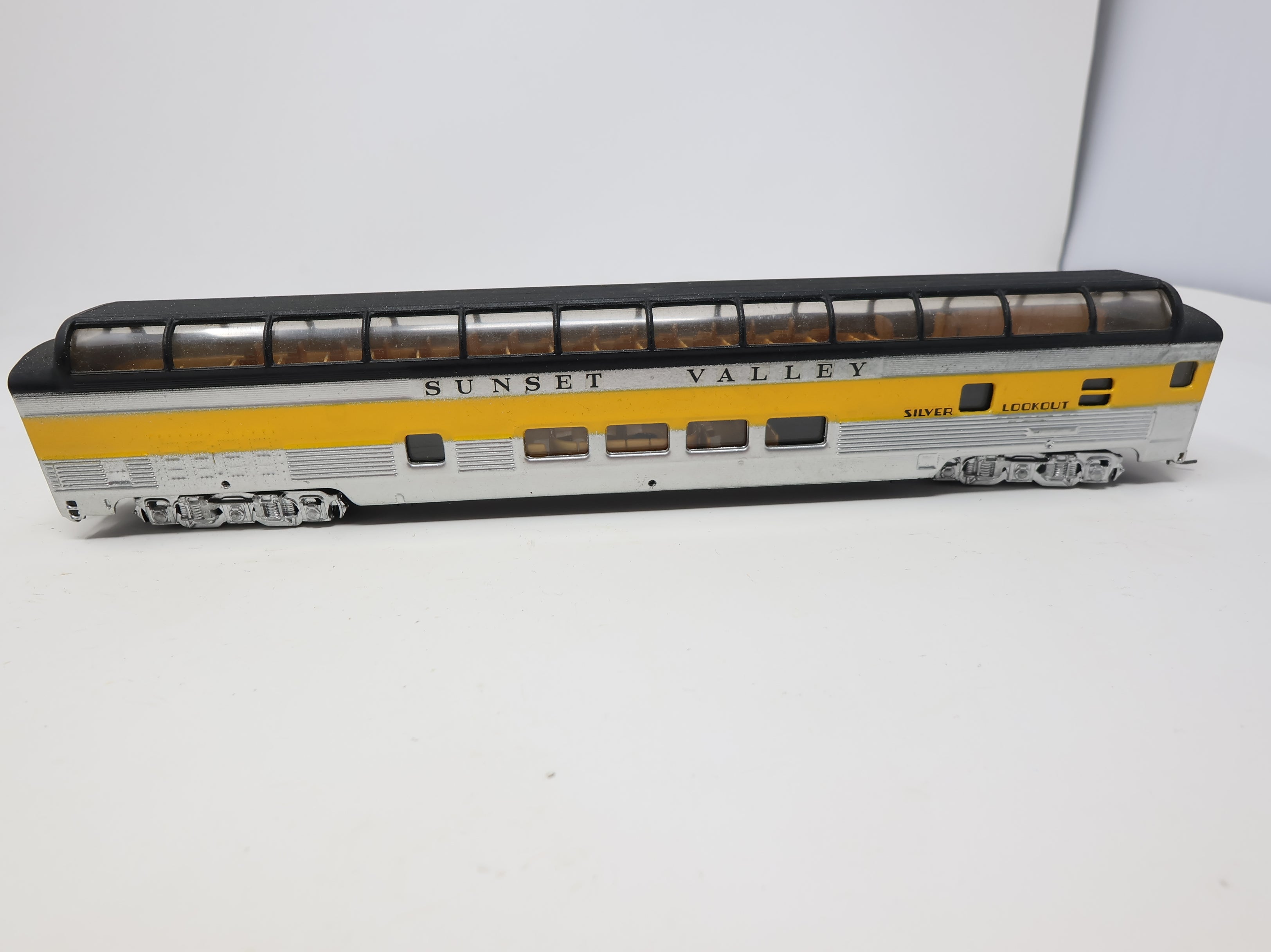 USED Bachmann HO Scale Dome Passenger Car w/ 2 Floors Sunset Valley Silver Lookout Decal