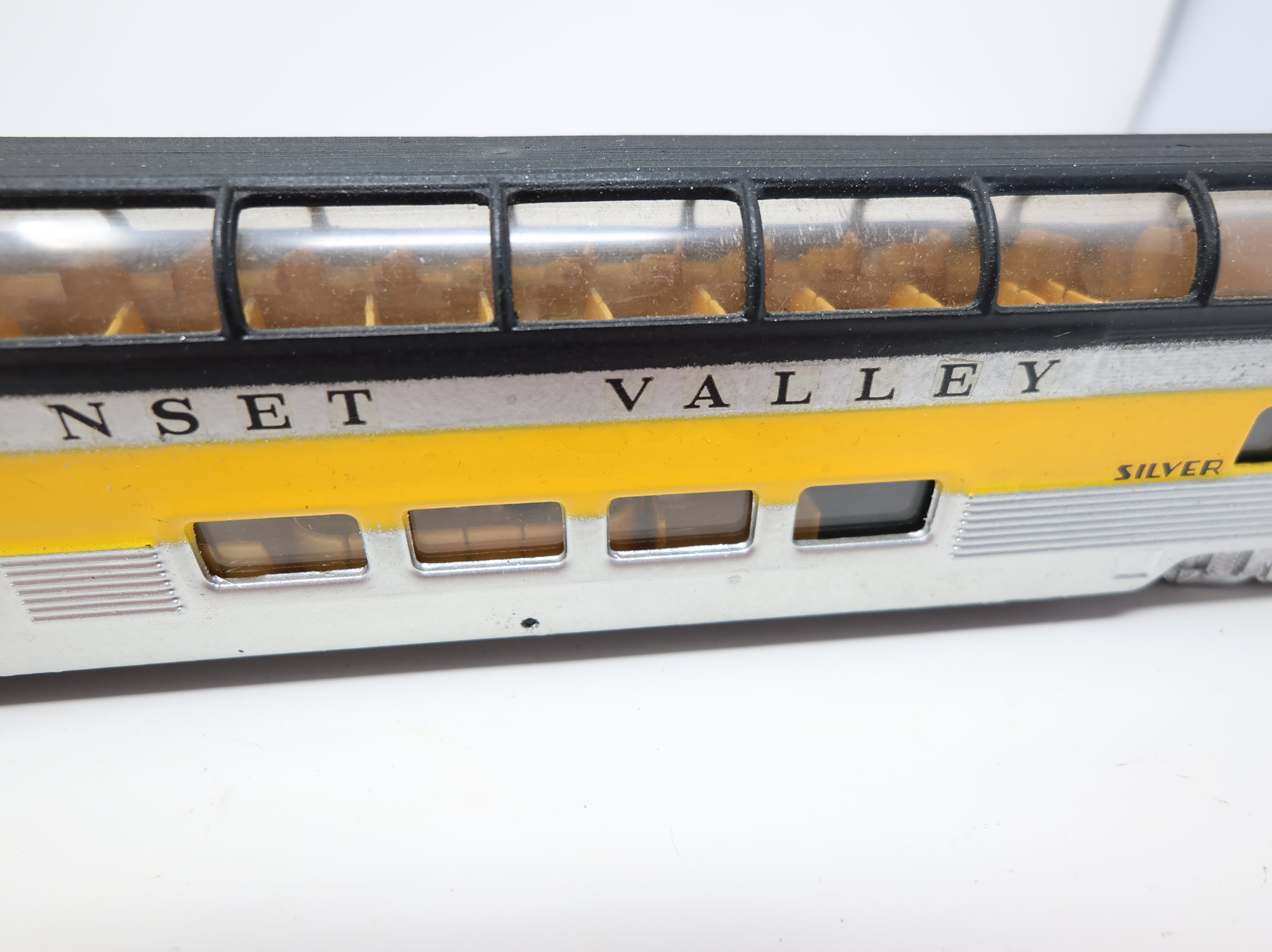 USED Bachmann HO Scale Dome Passenger Car w/ 2 Floors Sunset Valley Silver Lookout Decal