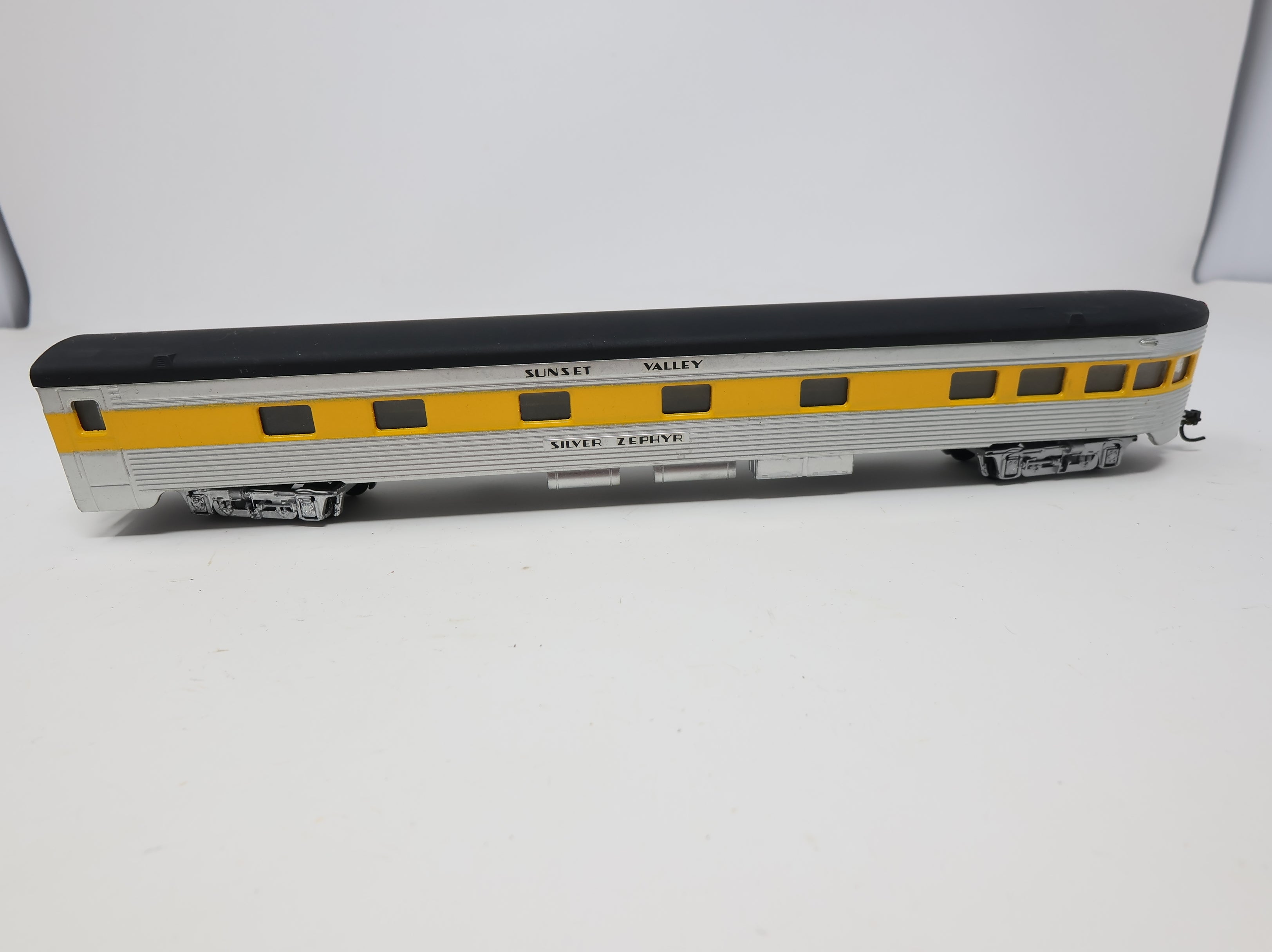 USED Con-Cor HO Scale Observation Passenger Car Sunset Valley Silver Zephyr Decal