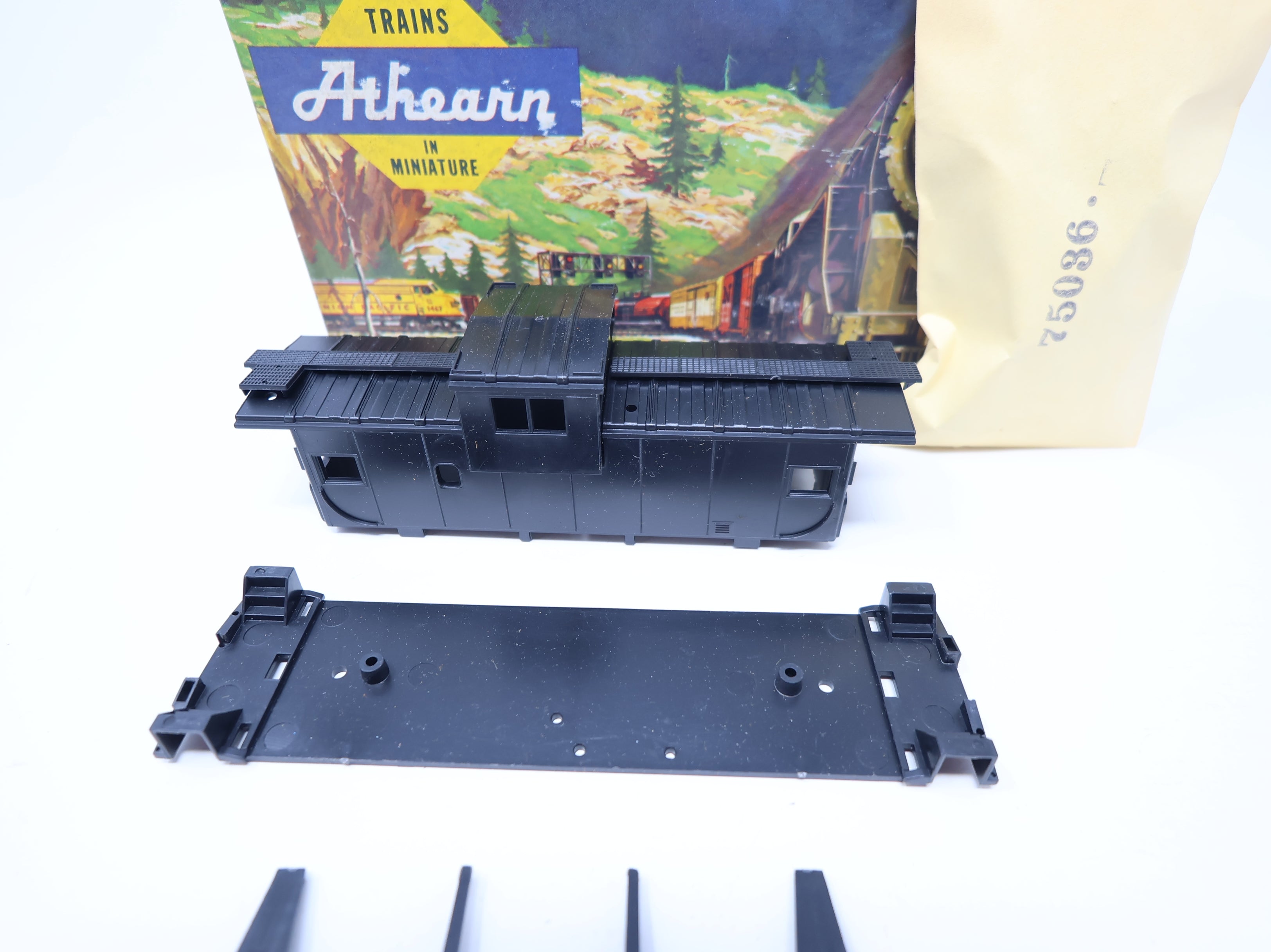 USED Athearn 5360 HO Scale Wide Vision Caboose Undecorated KIT