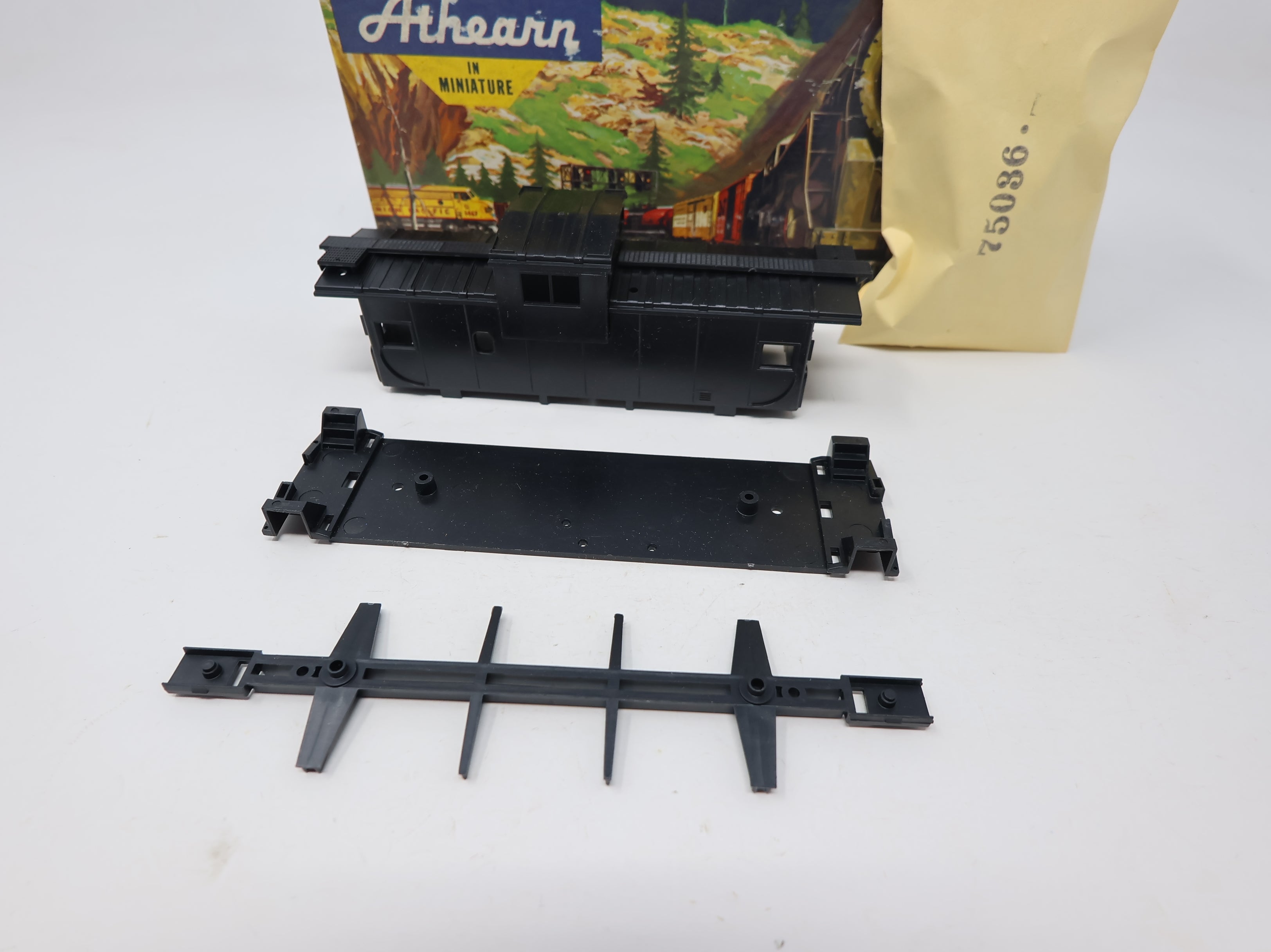 USED Athearn 5360 HO Scale Wide Vision Caboose Undecorated KIT