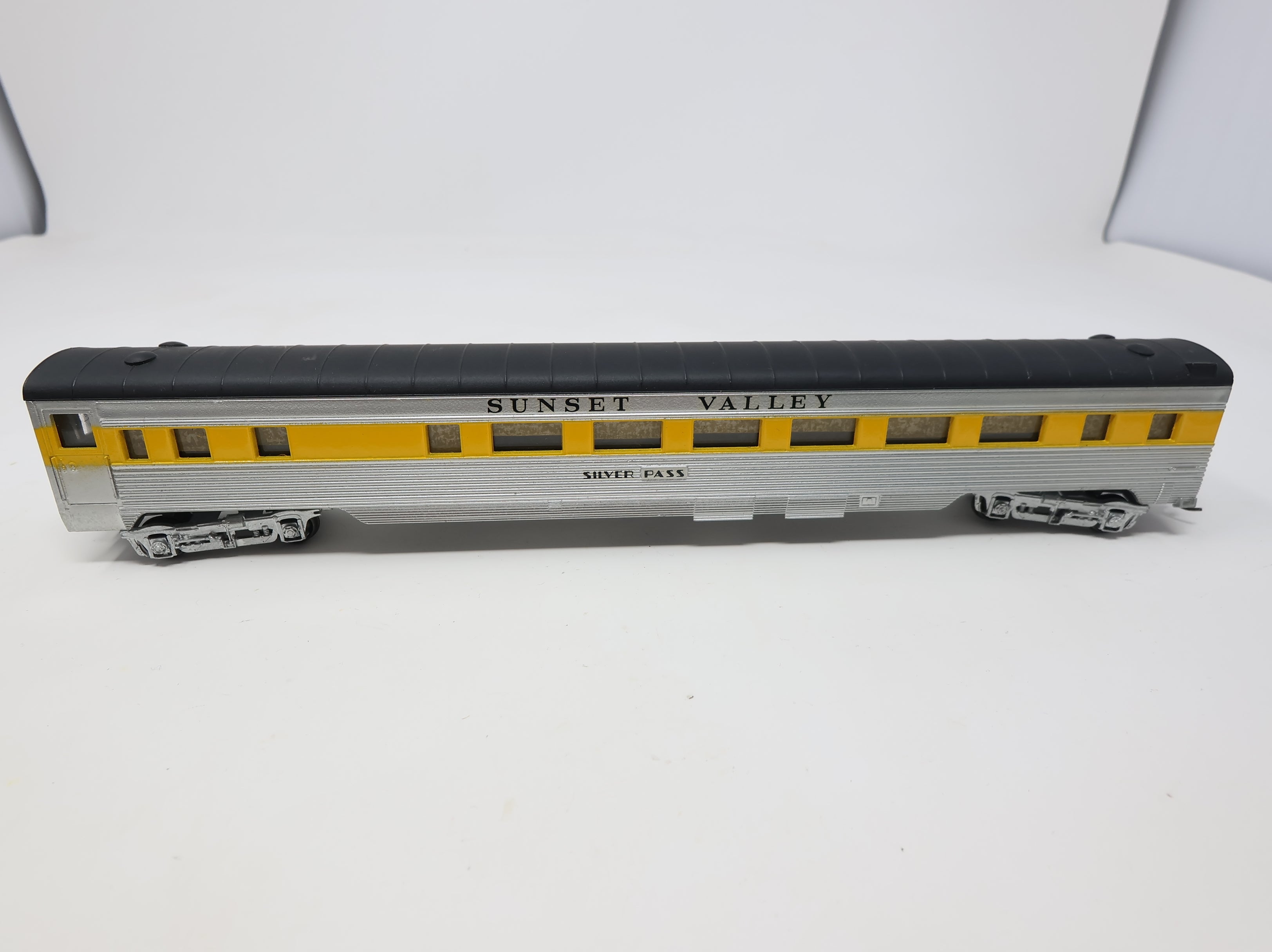 USED Con-Cor HO Scale Passenger Car Sunset Valley Silver Pass Decal