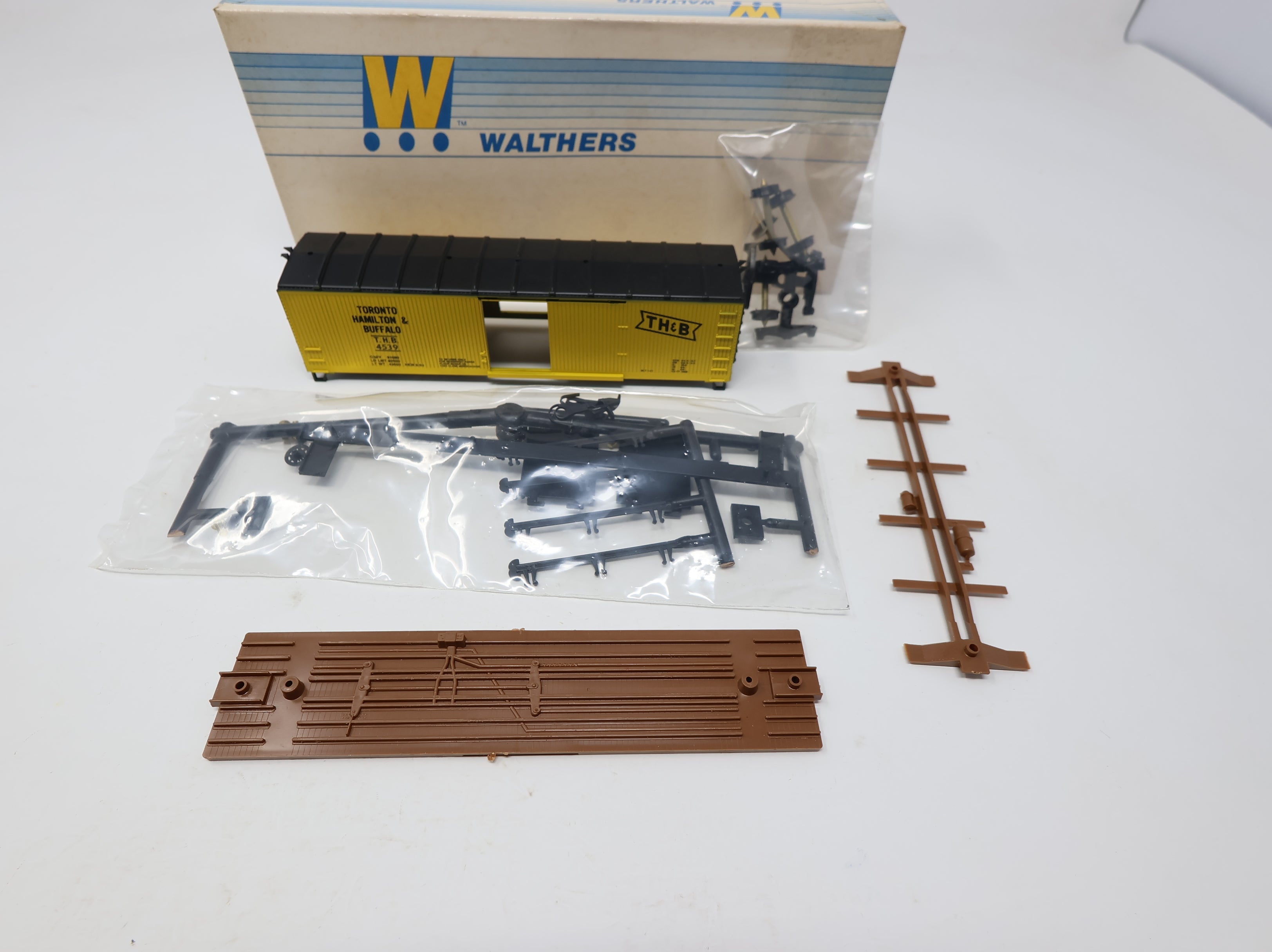 USED Walthers 932-2030 HO Scale 40' DS Wooden Box Car Dreadnaught Ends Toronto Hamilton & Buffalo TH&B #4539 KIT