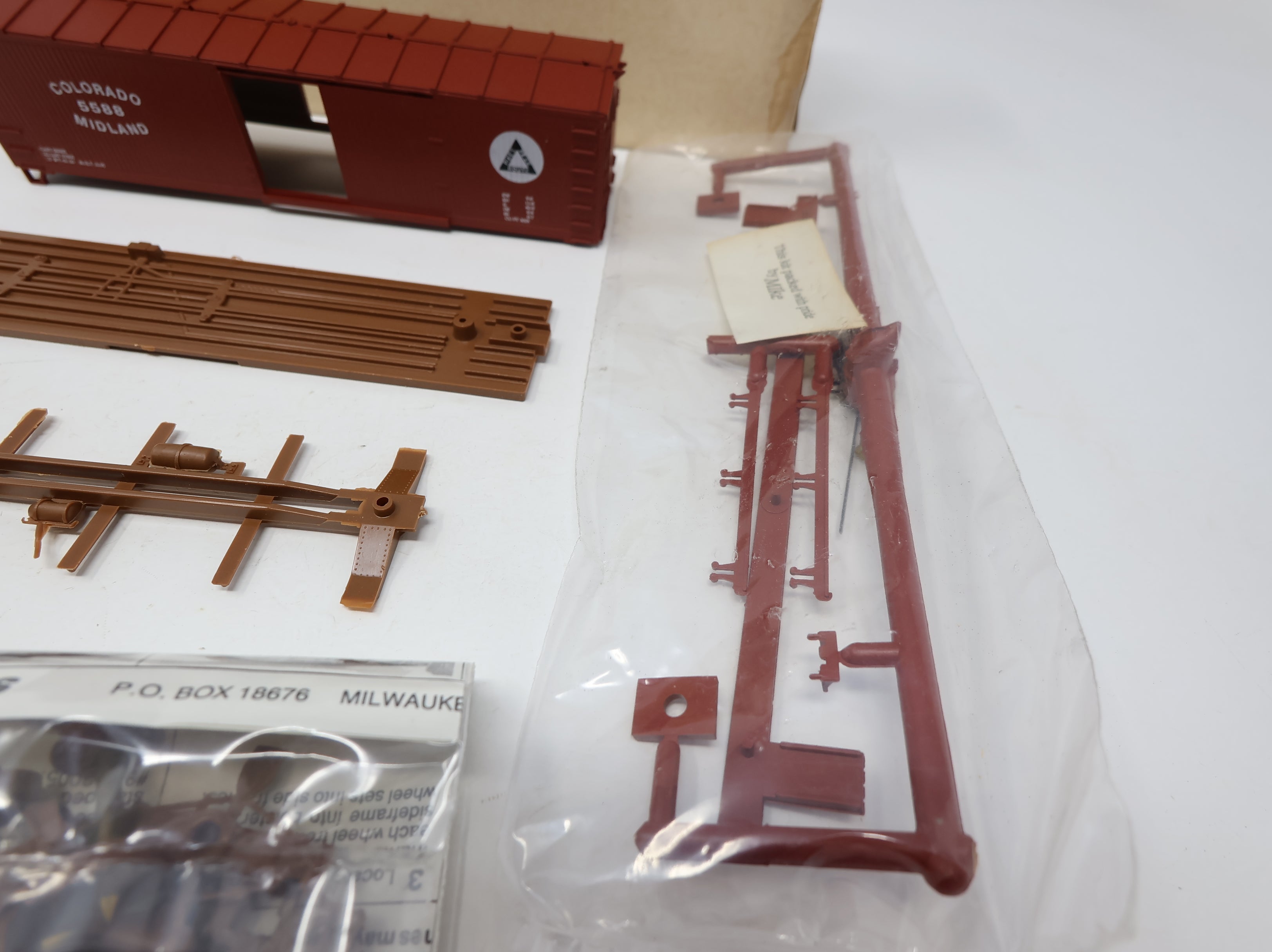 USED Walthers HO Scale 40' DS Wooden Box Car Colorado Midland #5588 KIT