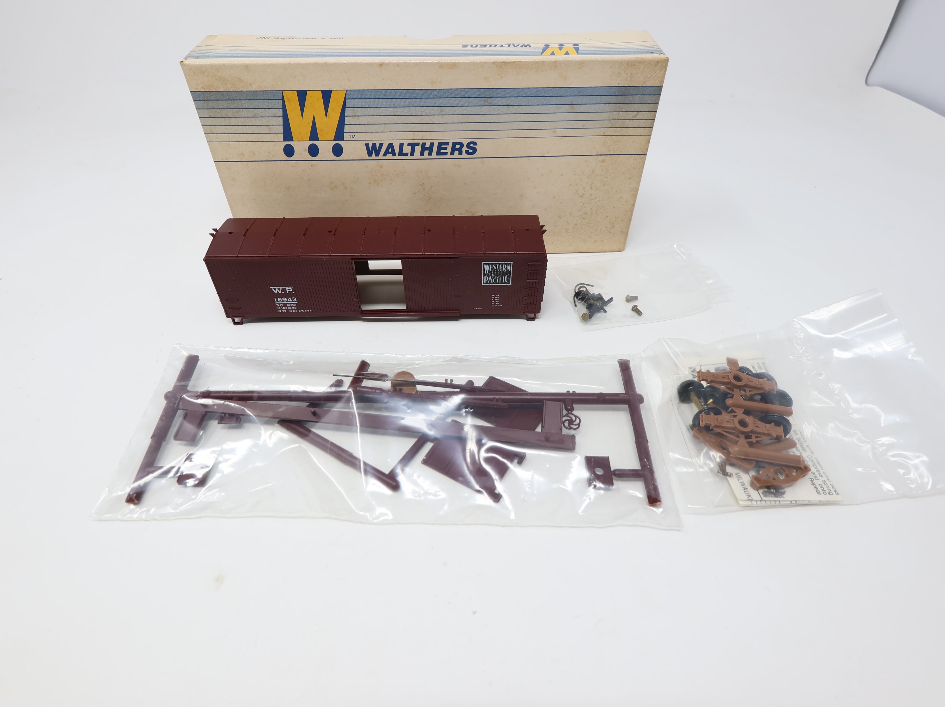 USED Walthers HO Scale 40' DS Wooden Box Car Western Pacific WP #16943 KIT