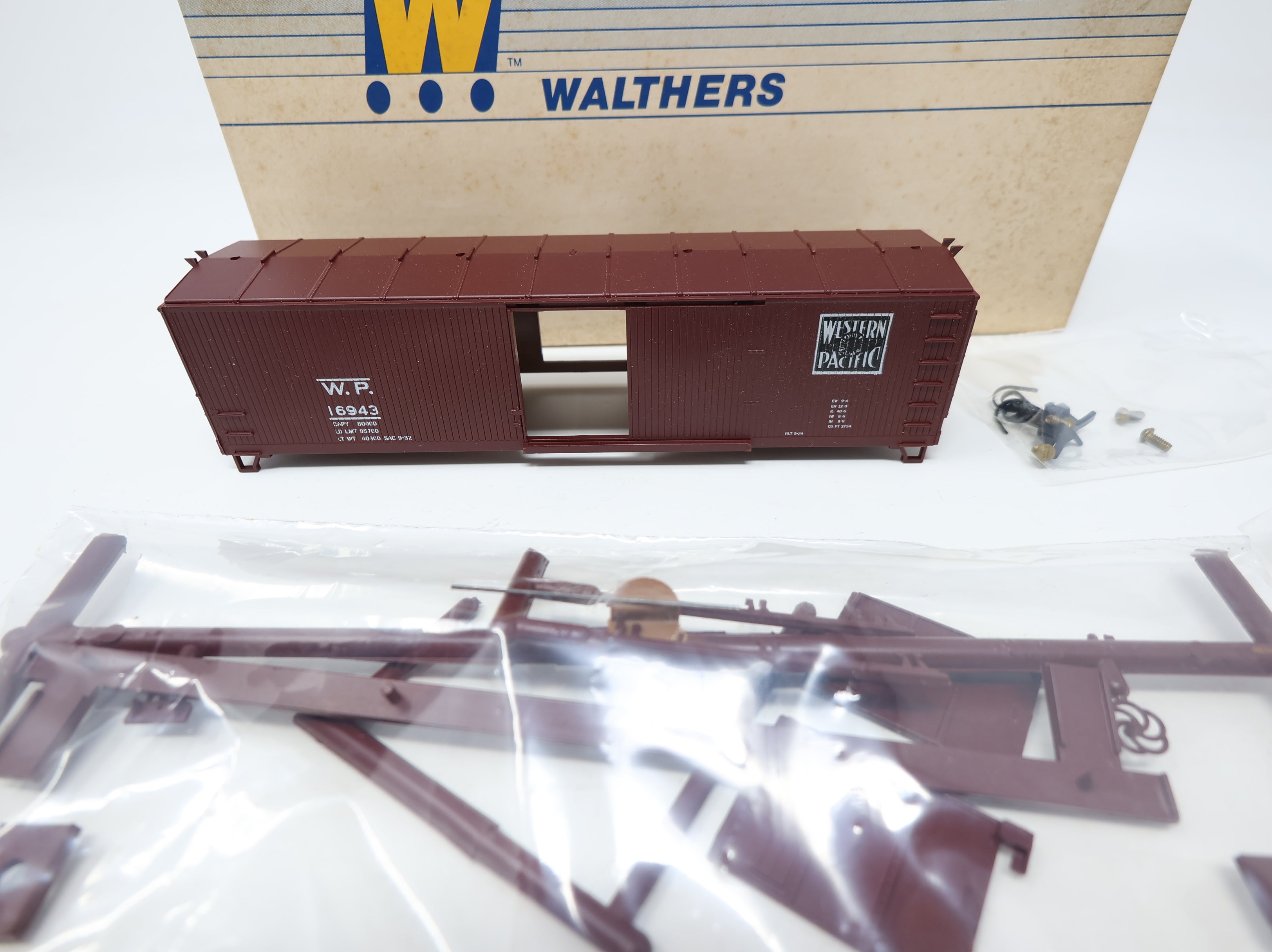 USED Walthers HO Scale 40' DS Wooden Box Car Western Pacific WP #16943 KIT