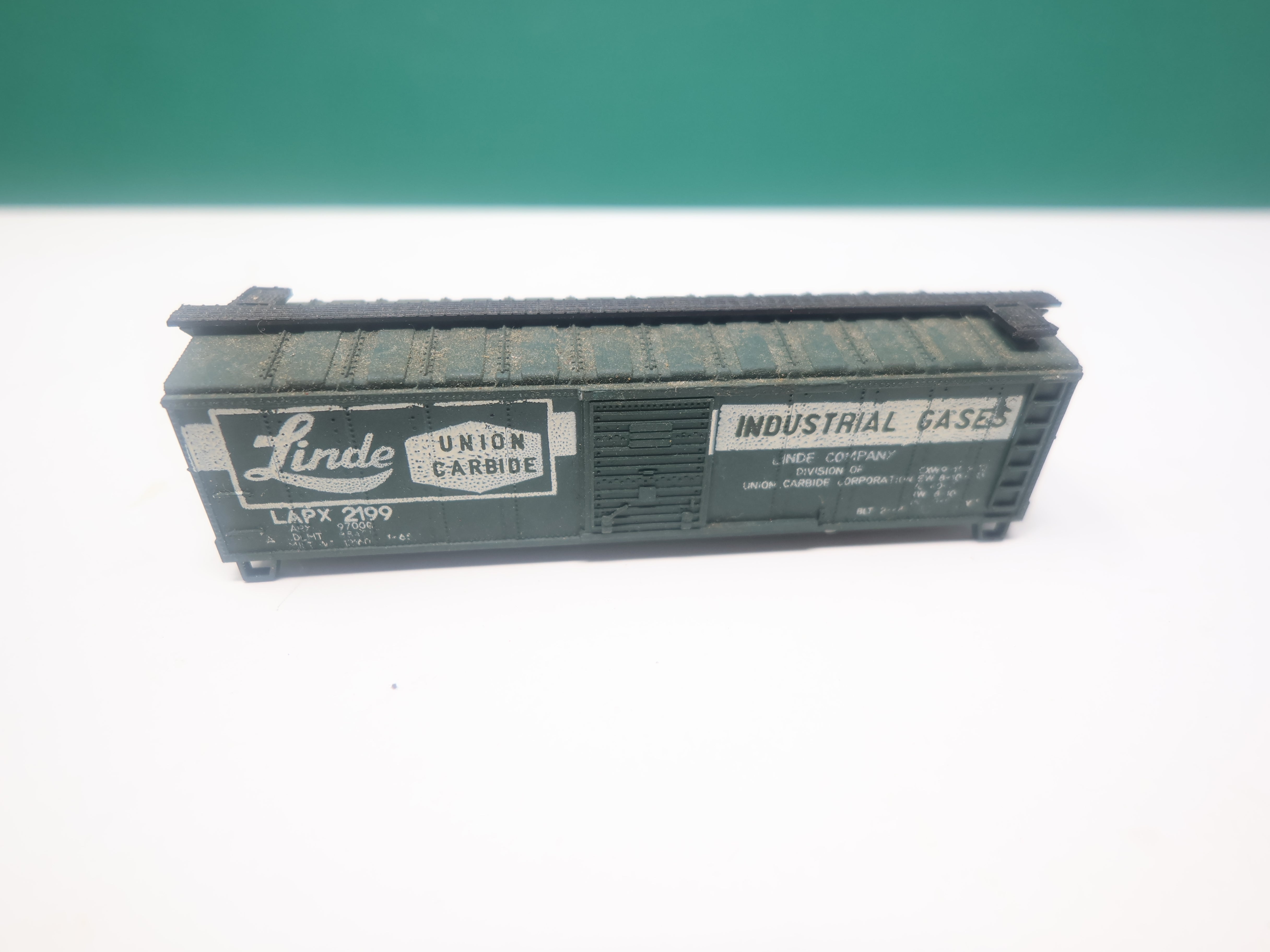 USED Atlas N Scale, 40' Box Car, Linde LAPX #2199, No trucks