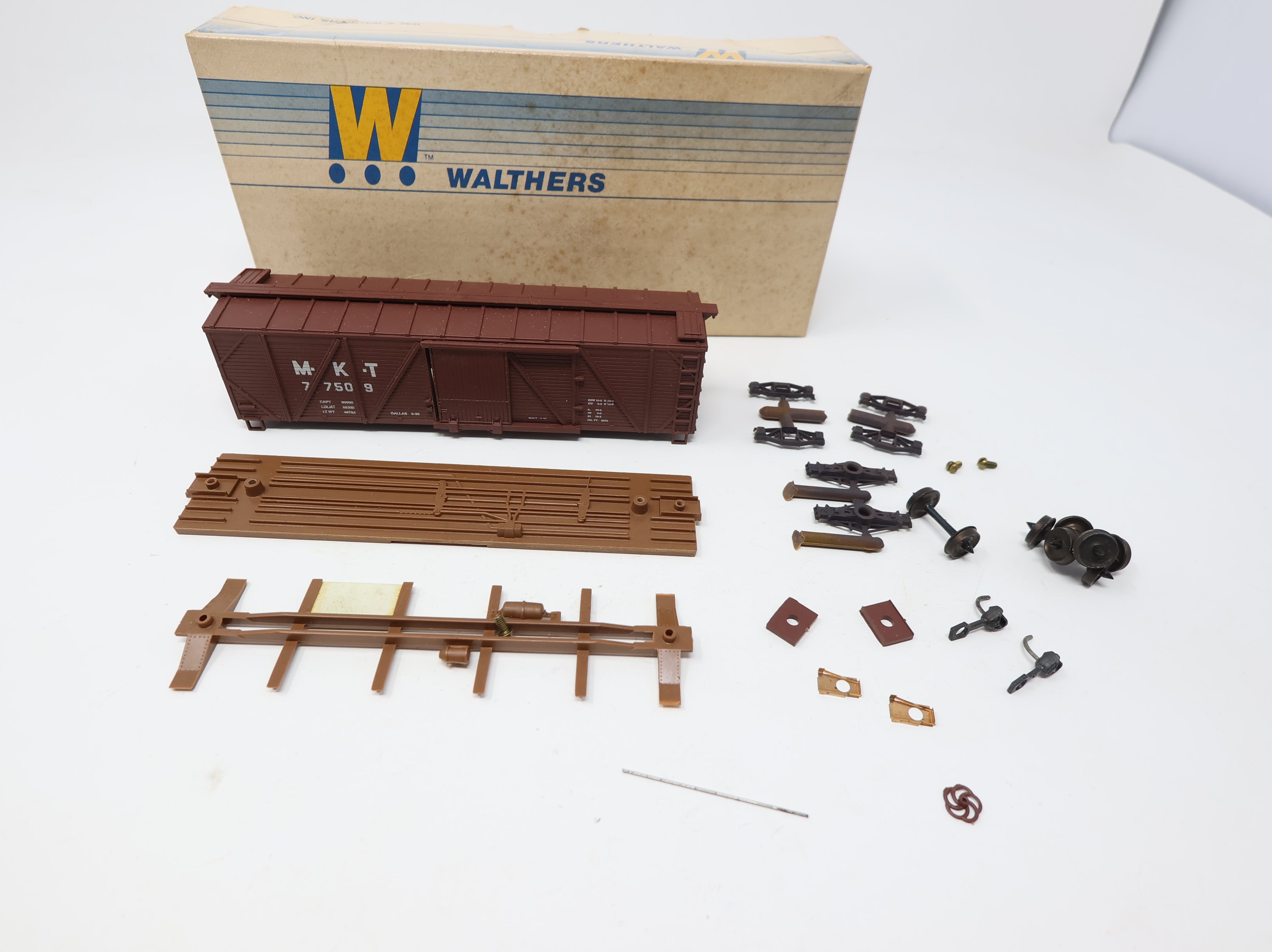 USED Walthers 932-2152 HO Scale 40' SS Wooden Box Car Wood Ends MKT #77509 KIT