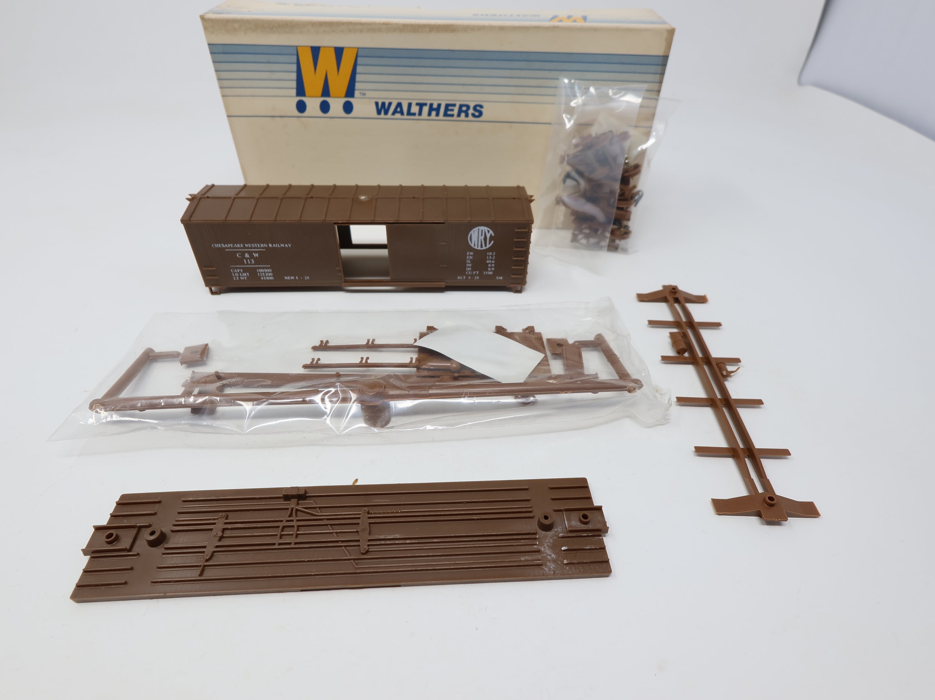 USED Walthers HO Scale 40' DS Wooden Box Car Wood Ends Chesapeake Western C&W #113 KIT