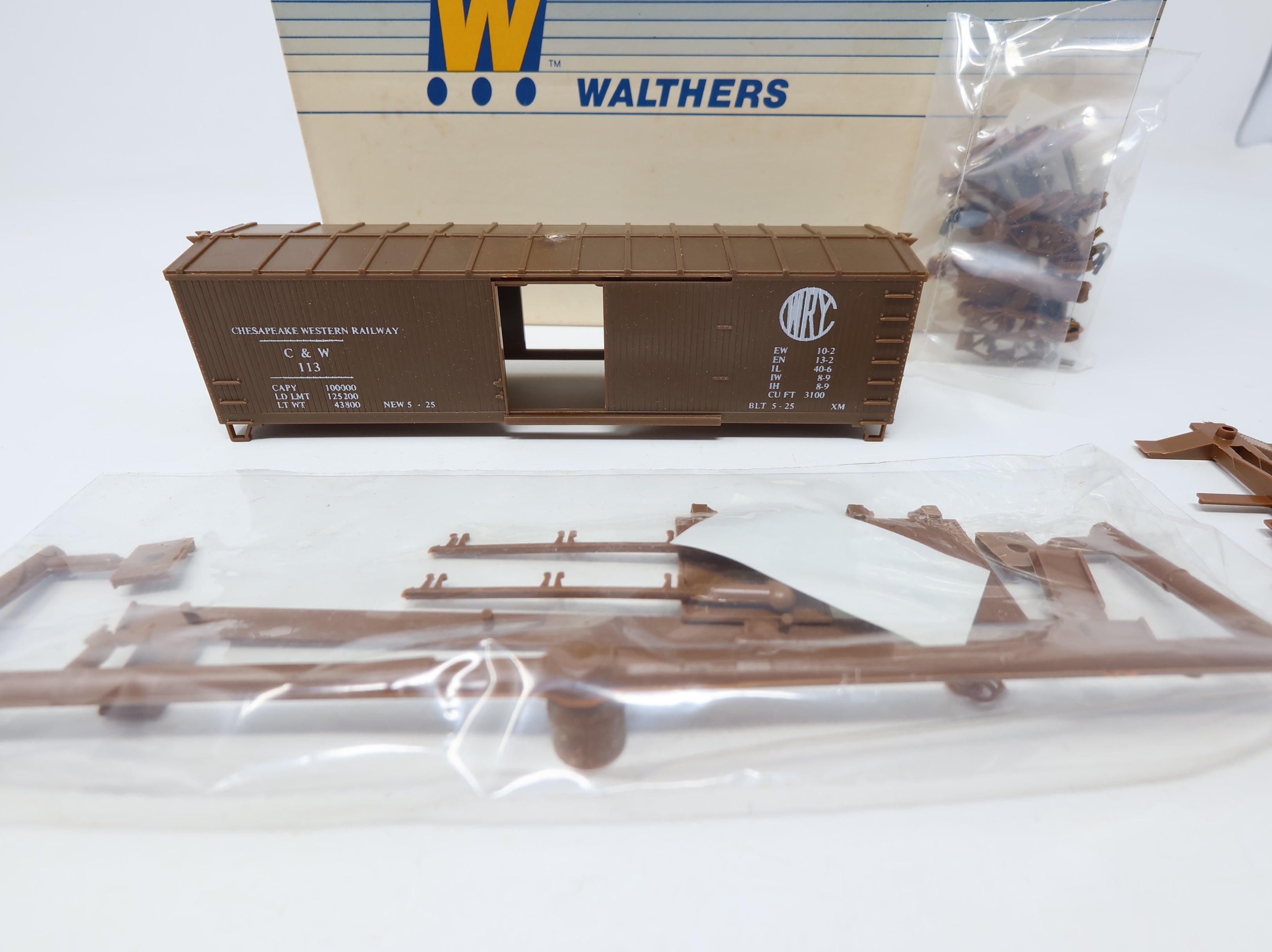 USED Walthers HO Scale 40' DS Wooden Box Car Wood Ends Chesapeake Western C&W #113 KIT