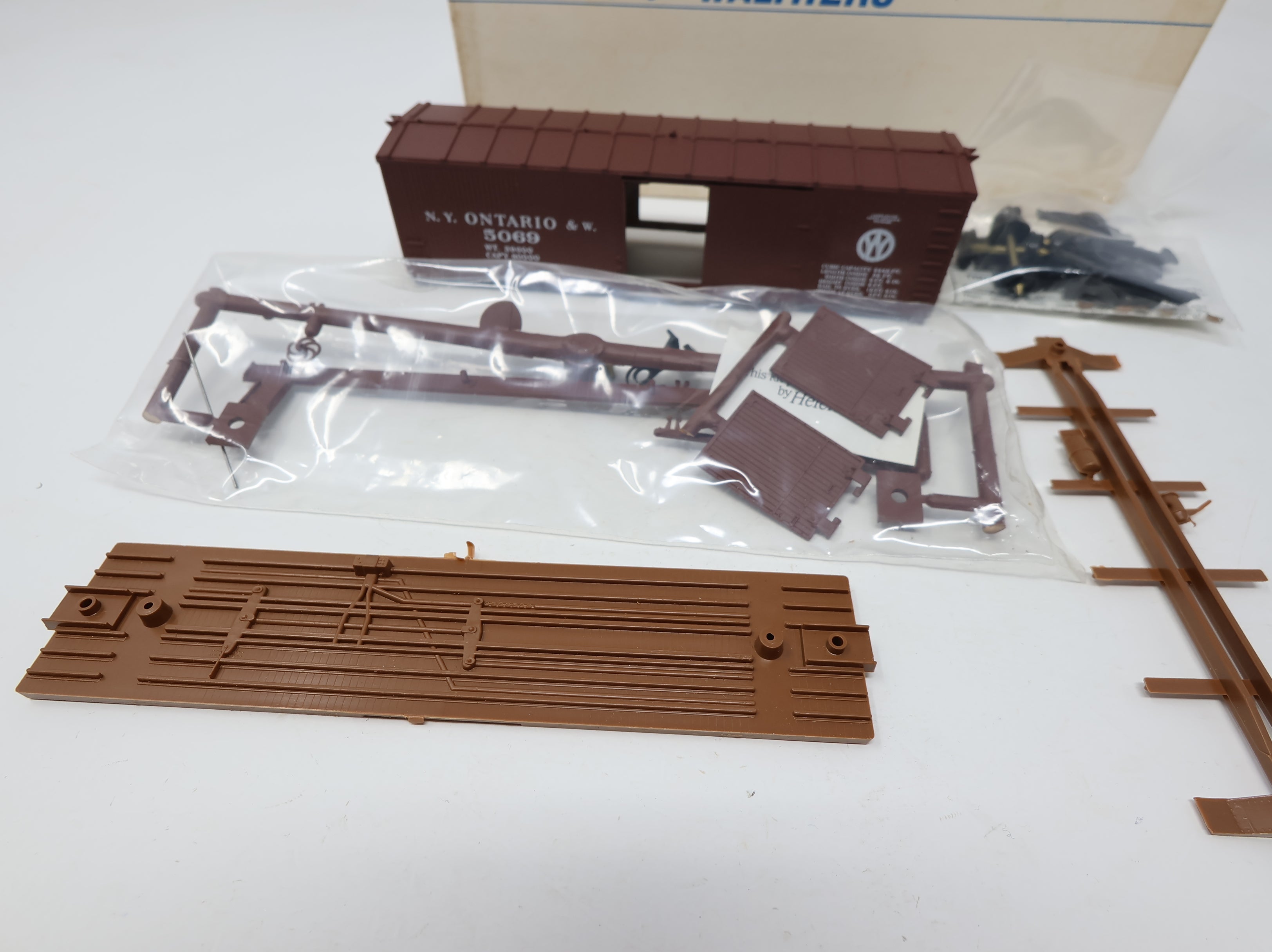 USED Walthers HO Scale 40' Wooden Box Car New York Ontario & Western #5069 Old & Weary Custom KIT