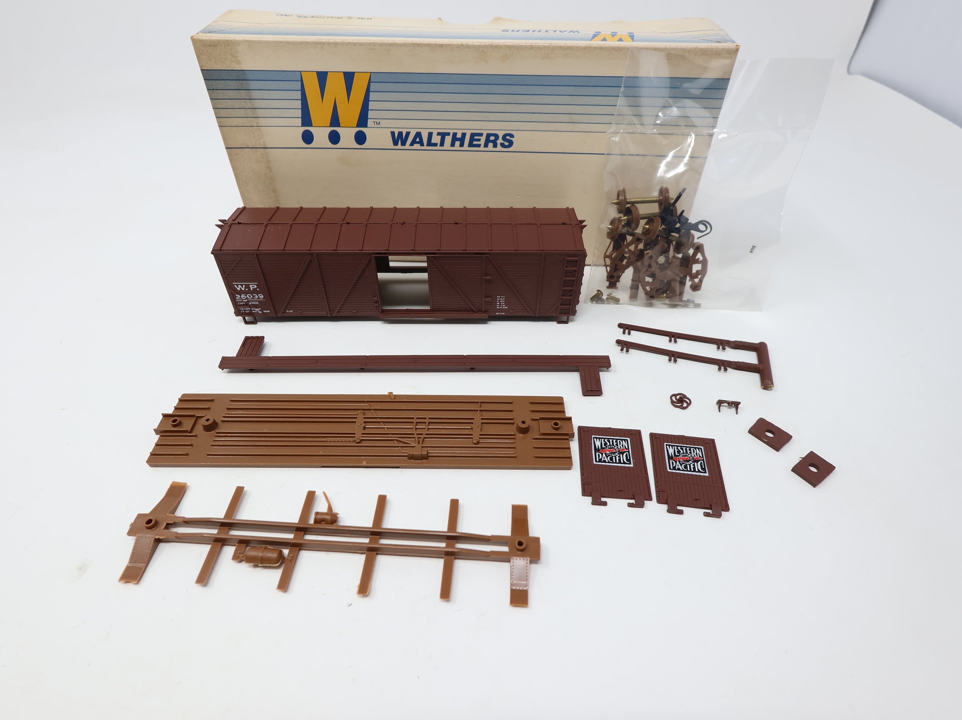 USED Walthers HO Scale 40' Wooden Box Car Western Pacific WP #26039 KIT