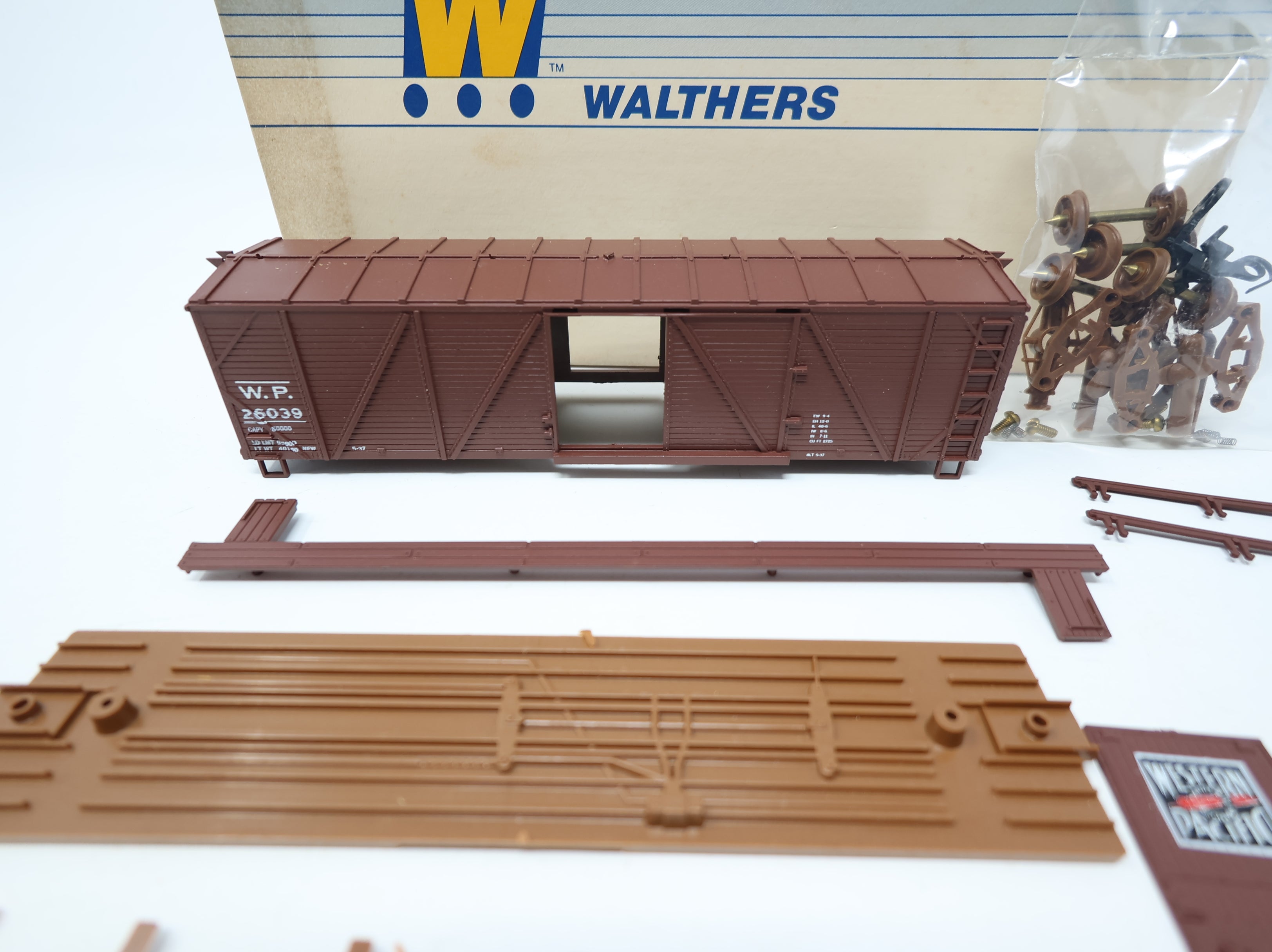 USED Walthers HO Scale 40' Wooden Box Car Western Pacific WP #26039 KIT