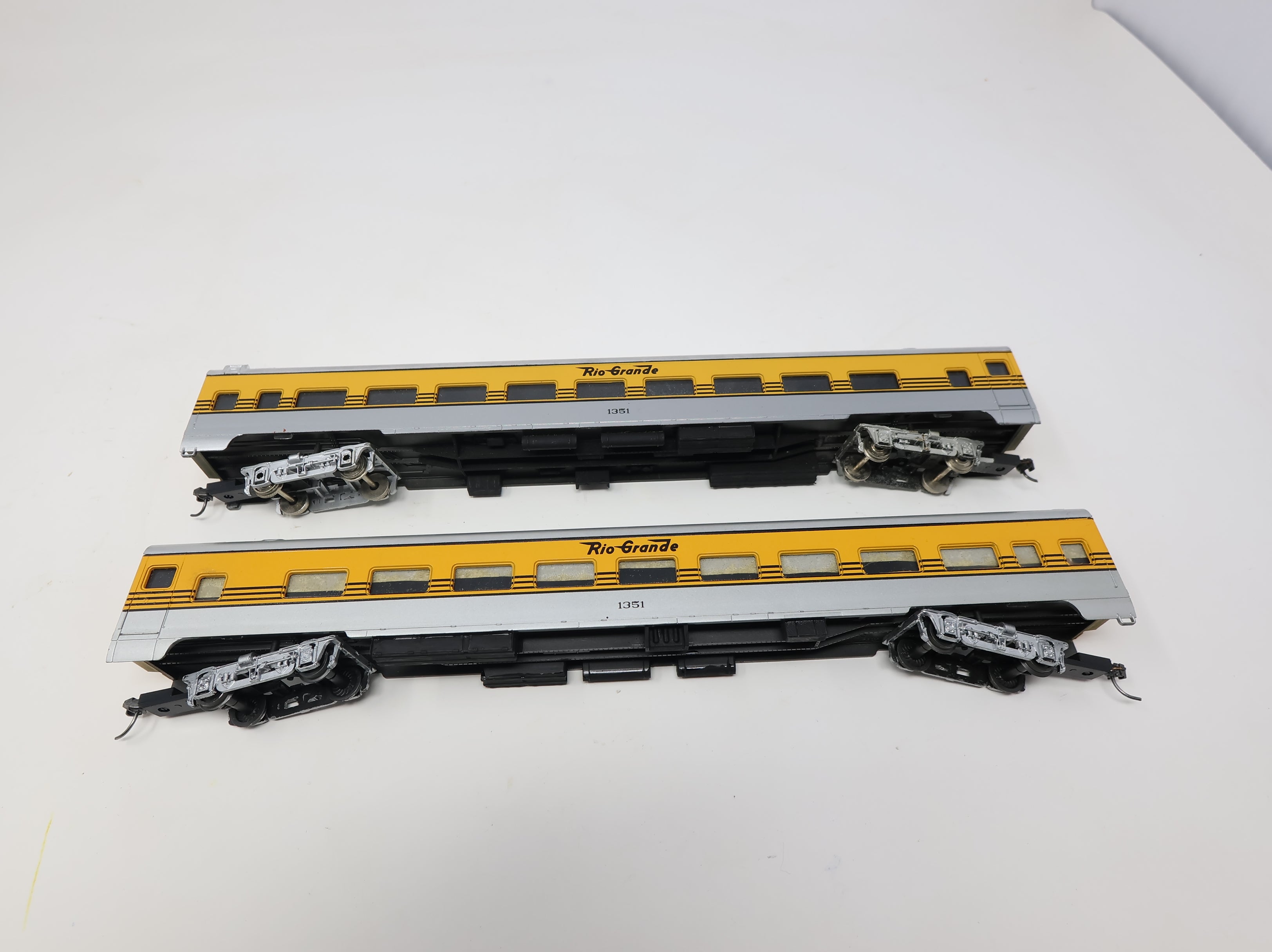 USED Rivarossi HO Scale Passenger Car Rio Grande #1351 (2 pcs)