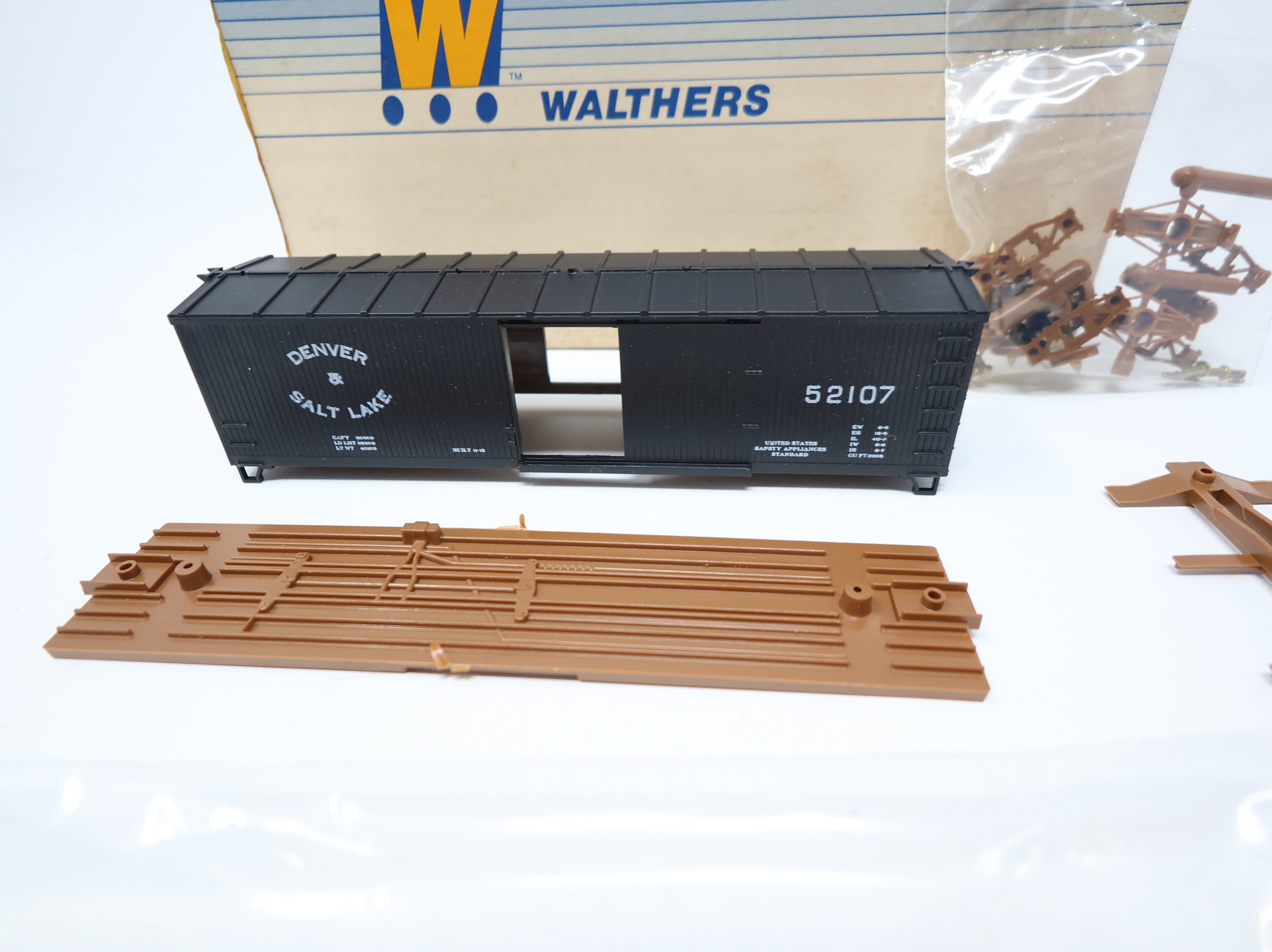 USED Walthers HO Scale 40' DS Wooden Box Car Denver & Salt Lake #52107 KIT