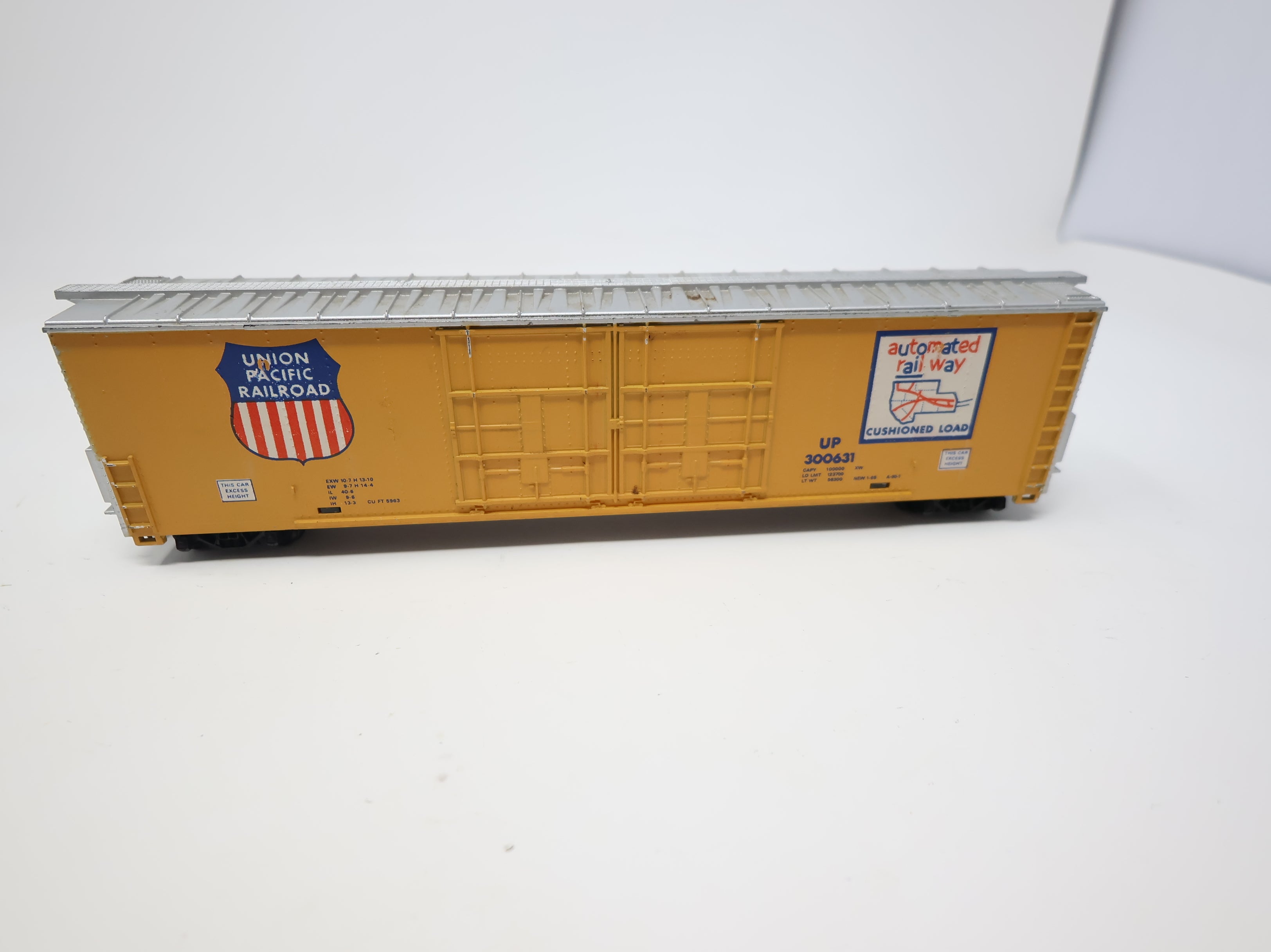 USED Tyco HO Scale 60' Cushioned Box Car Union Pacific UP #300631