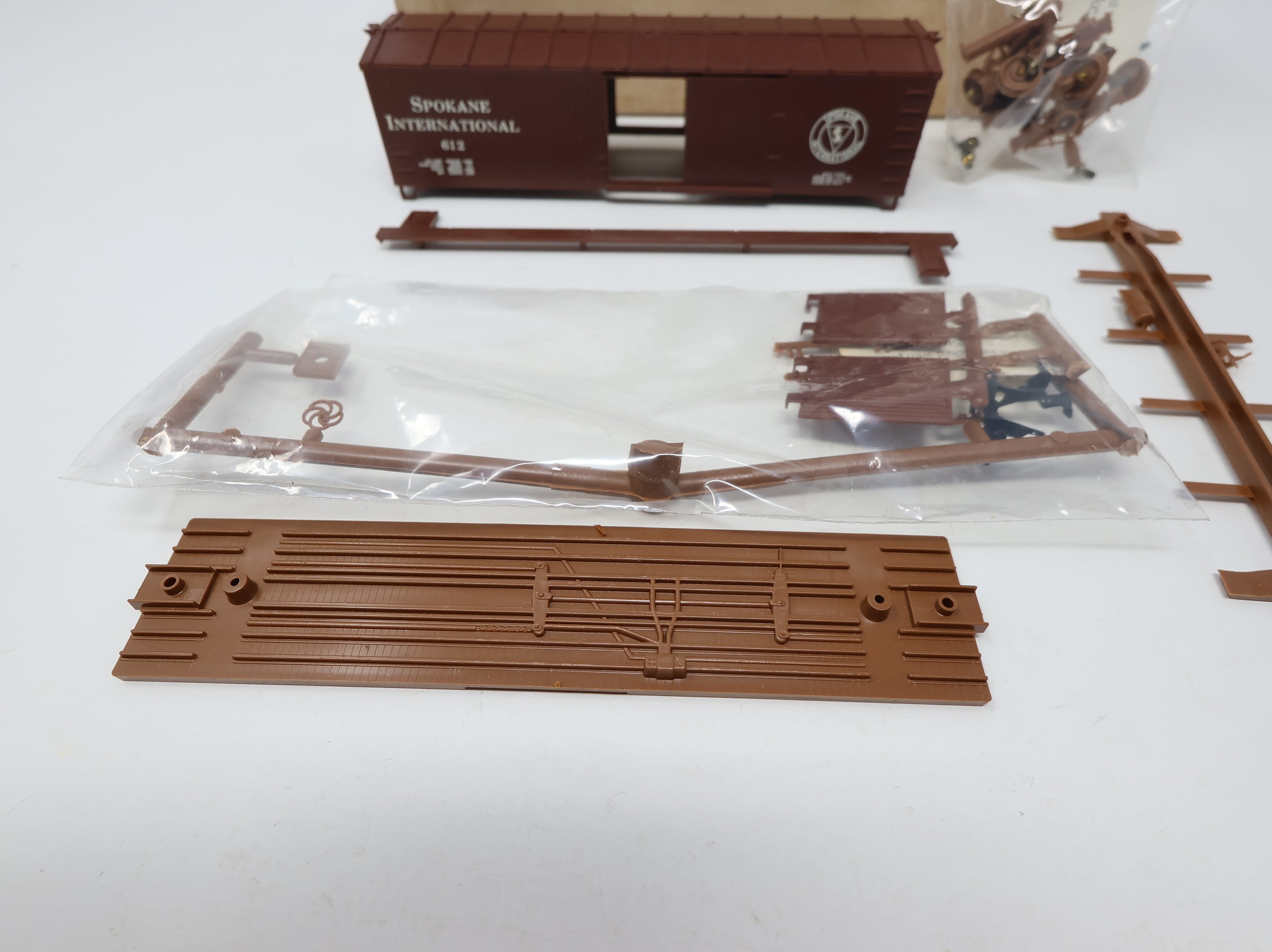 USED Walthers HO Scale 40' DS Wooden Box Car Wood Ends Spokane International #612 KIT