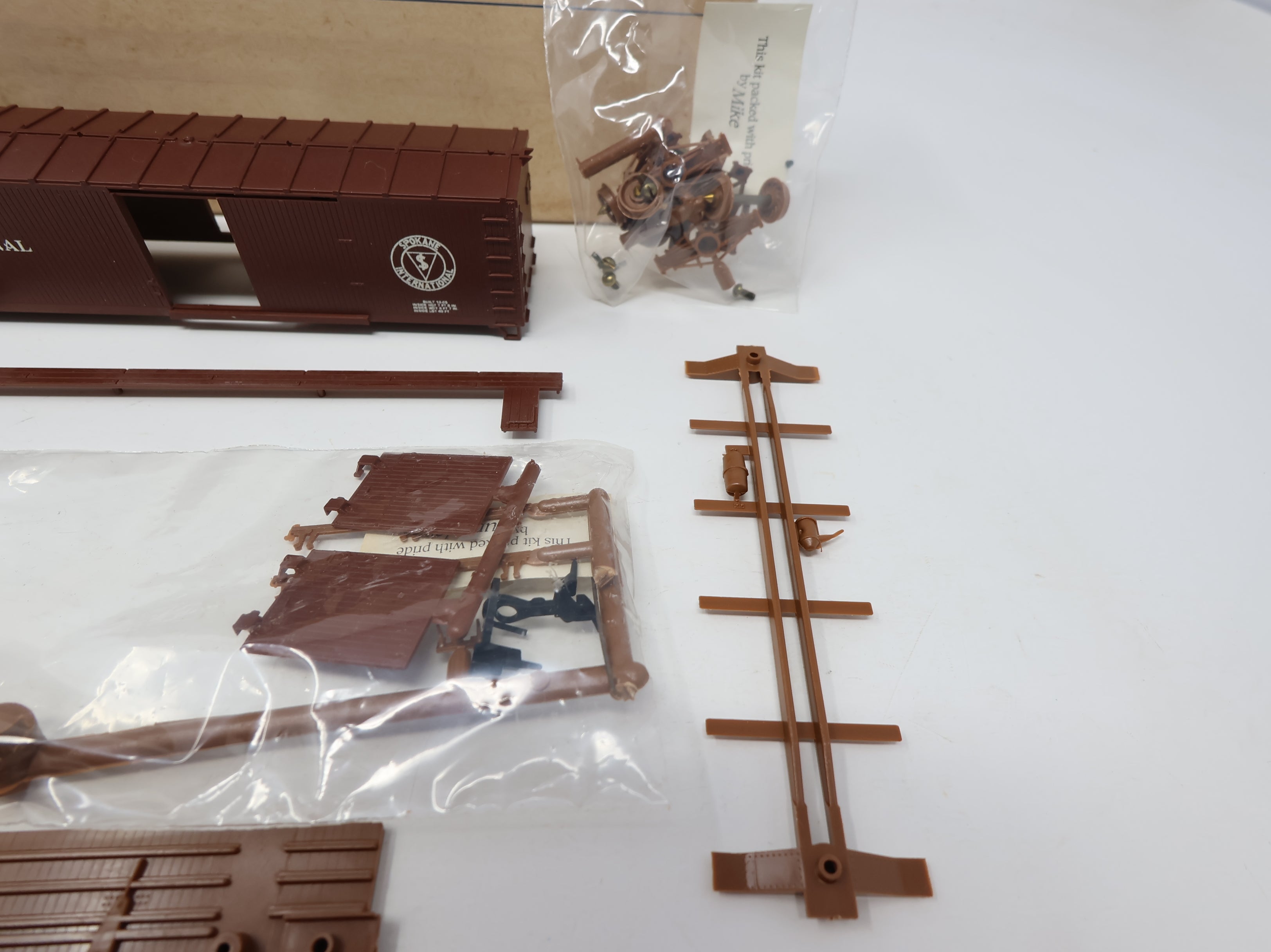 USED Walthers HO Scale 40' DS Wooden Box Car Wood Ends Spokane International #612 KIT