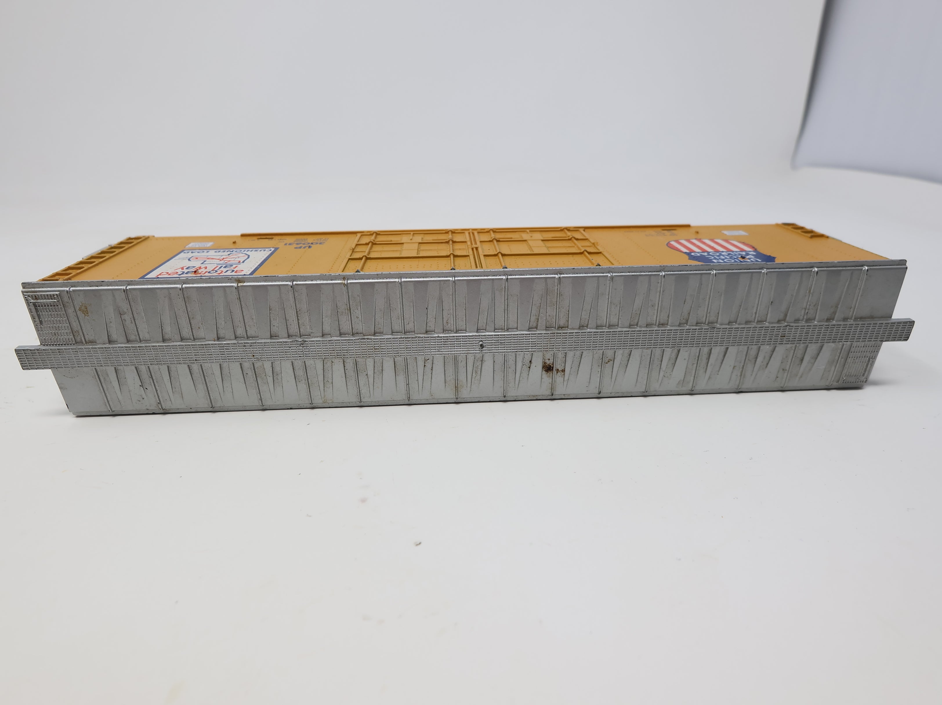 USED Tyco HO Scale 60' Cushioned Box Car Union Pacific UP #300631