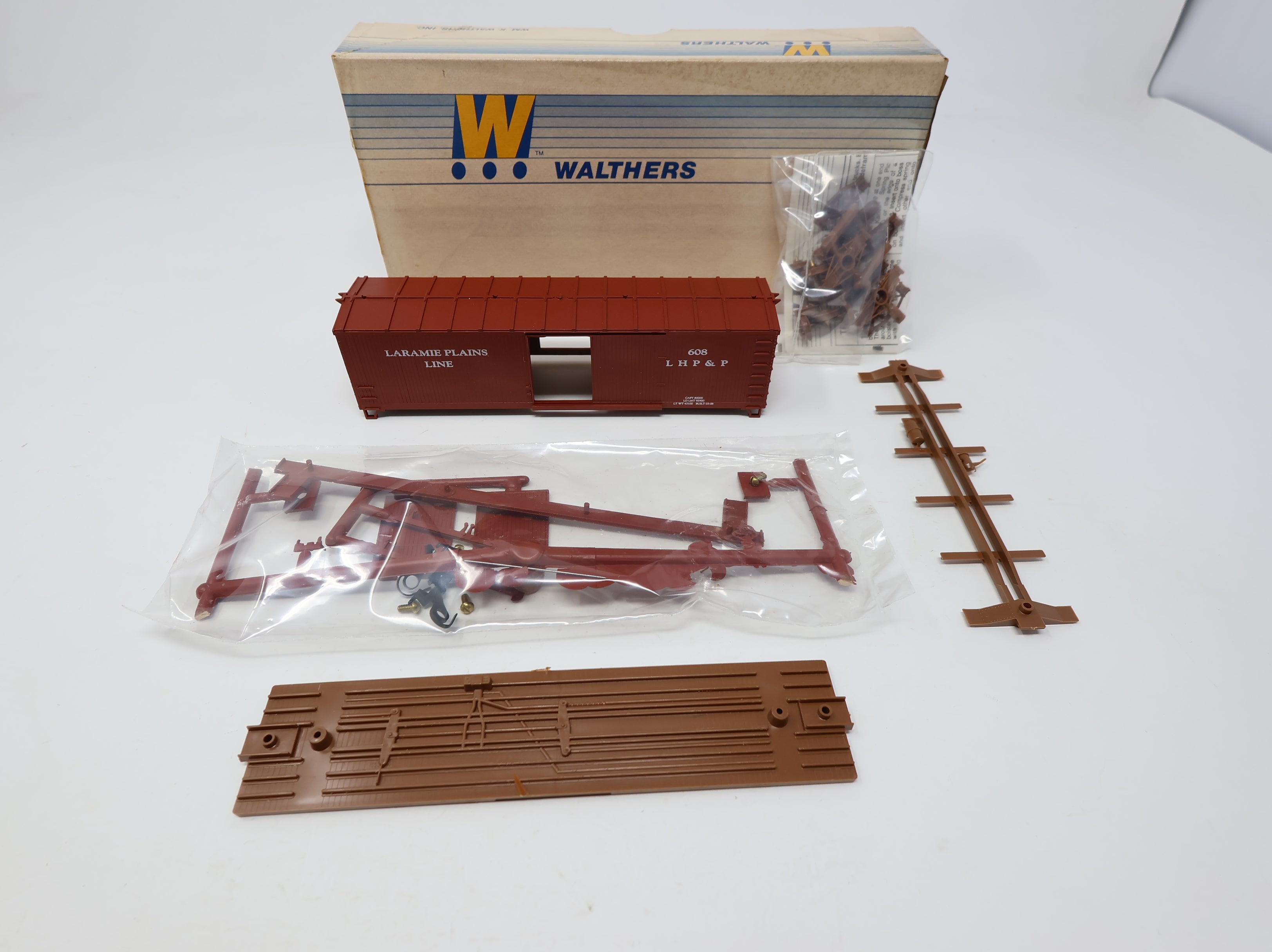 USED Walthers HO Scale 40' DS Wooden Box Car Wood Ends Laramie Plains LHP&P #608 KIT