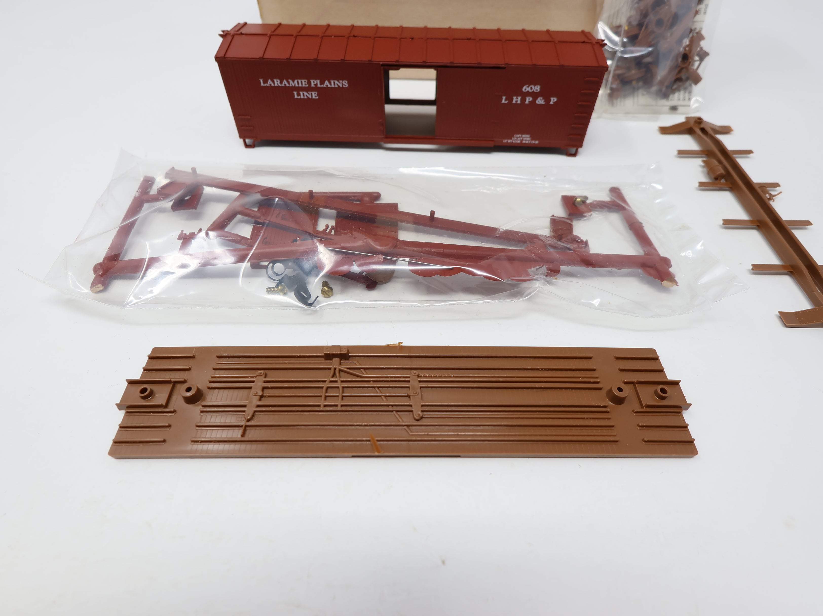 USED Walthers HO Scale 40' DS Wooden Box Car Wood Ends Laramie Plains LHP&P #608 KIT