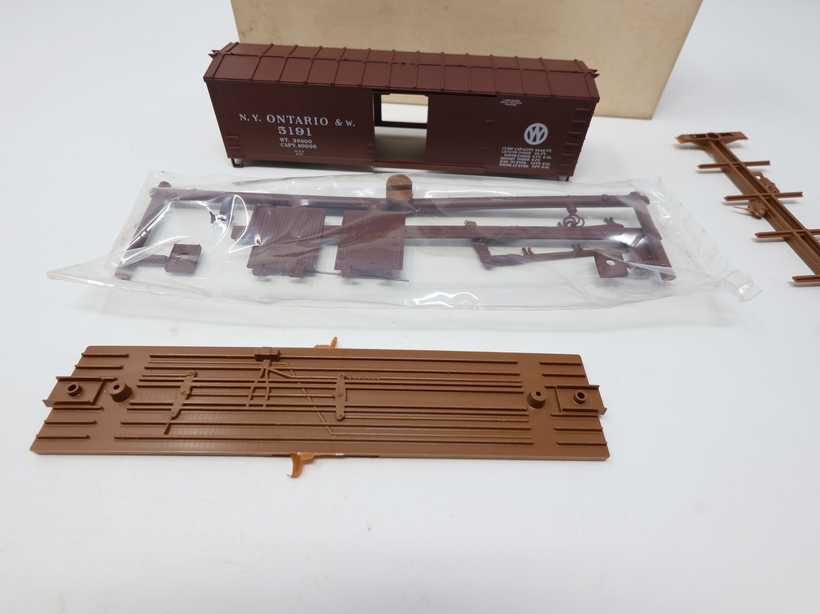 USED Walthers HO Scale 40' Wooden Box Car Wood Ends New York Ontario & Western #5191 Old & Weary Custom, Incomplete KIT