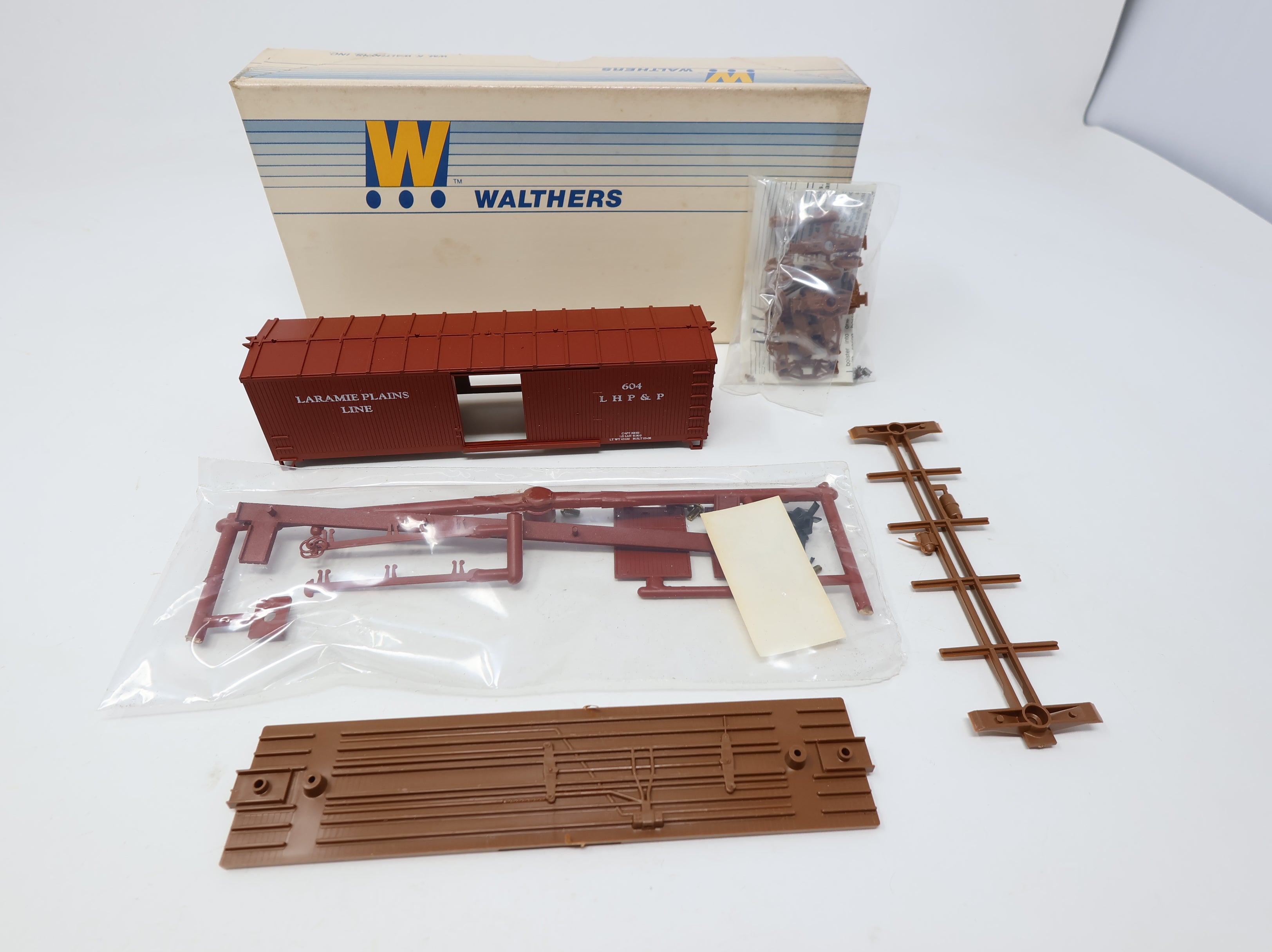 USED Walthers HO Scale 40' DS Wooden Box Car Wood Ends Laramie Plains LHP&P #604 KIT