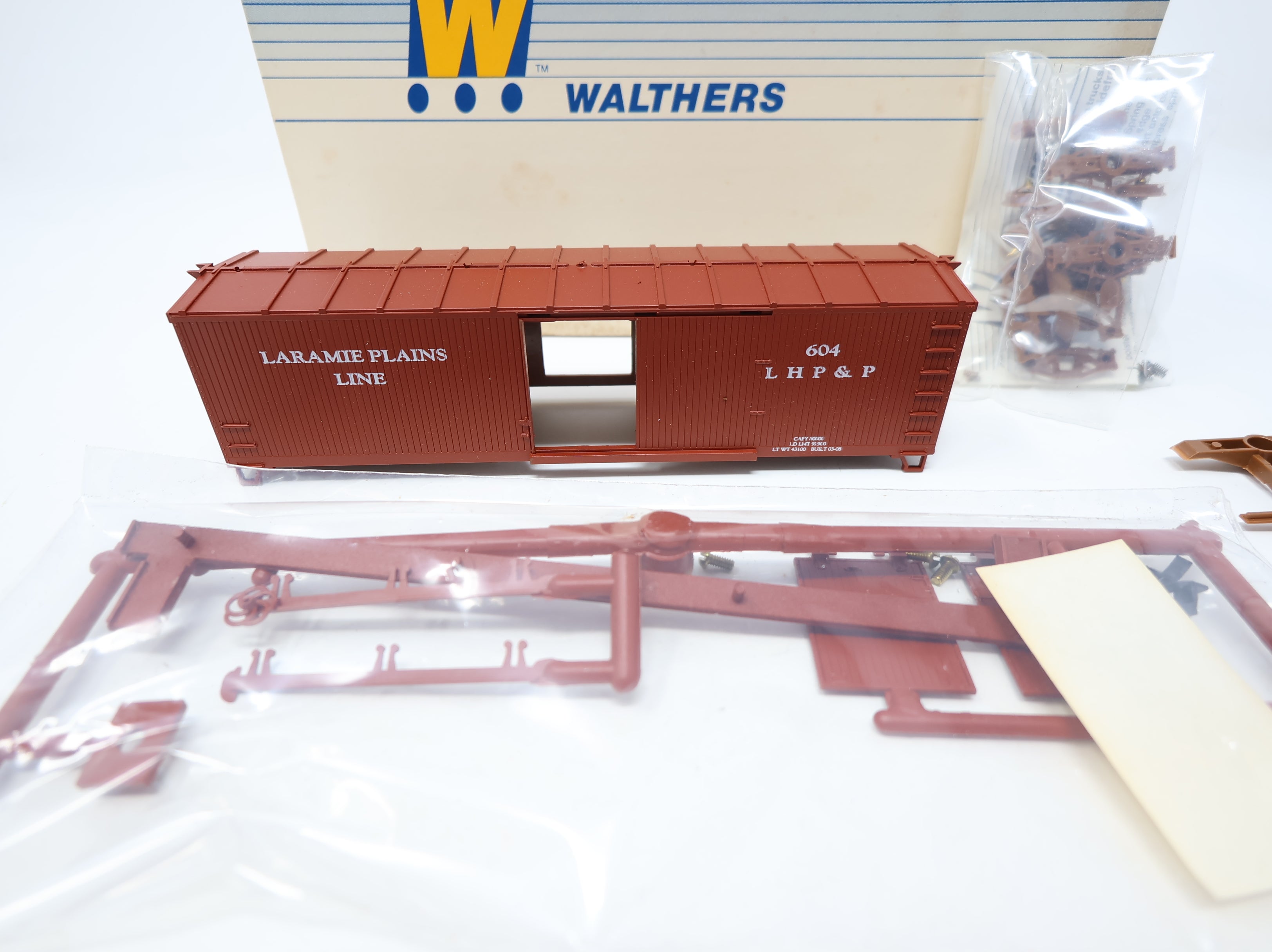 USED Walthers HO Scale 40' DS Wooden Box Car Wood Ends Laramie Plains LHP&P #604 KIT