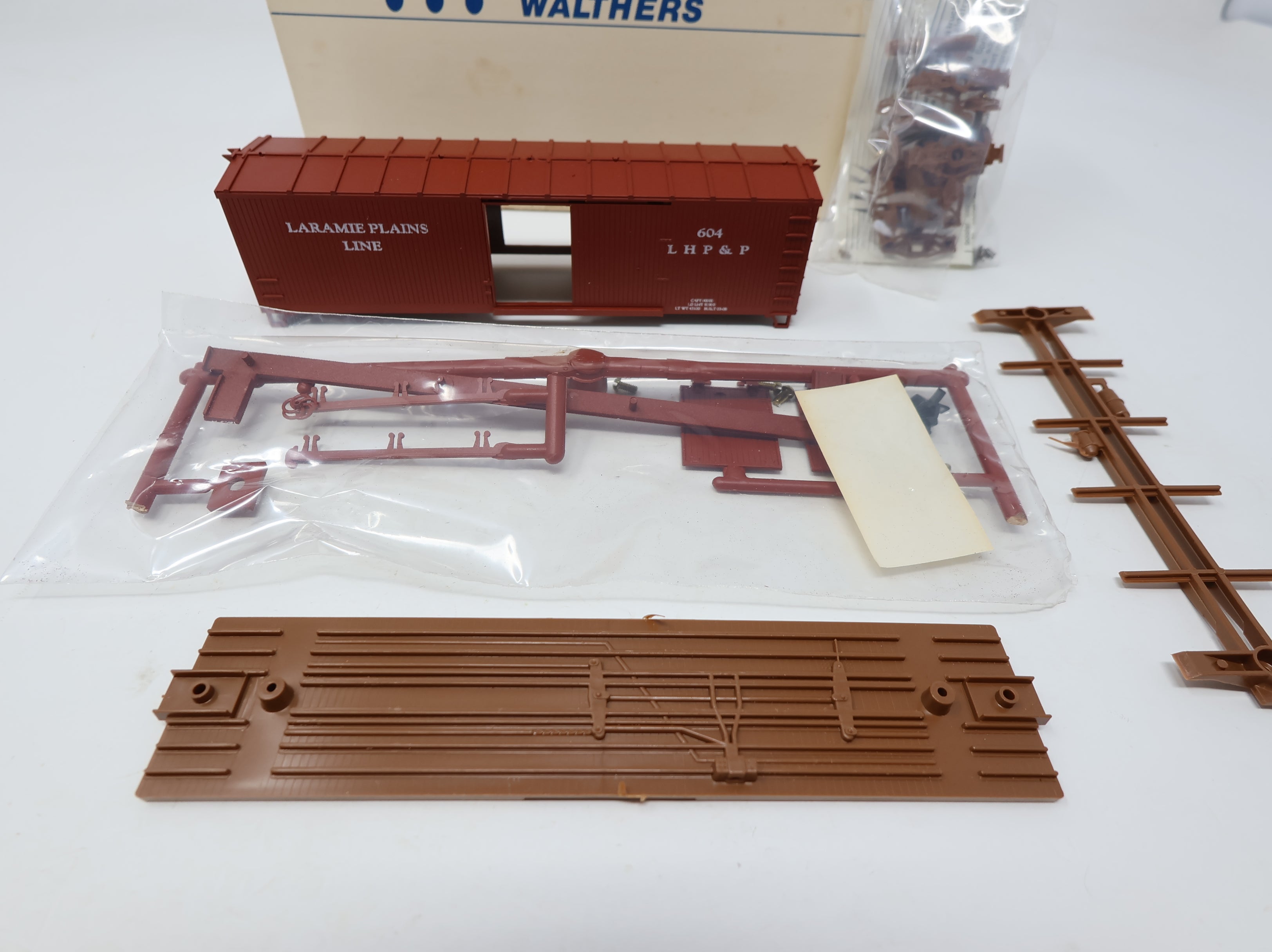 USED Walthers HO Scale 40' DS Wooden Box Car Wood Ends Laramie Plains LHP&P #604 KIT