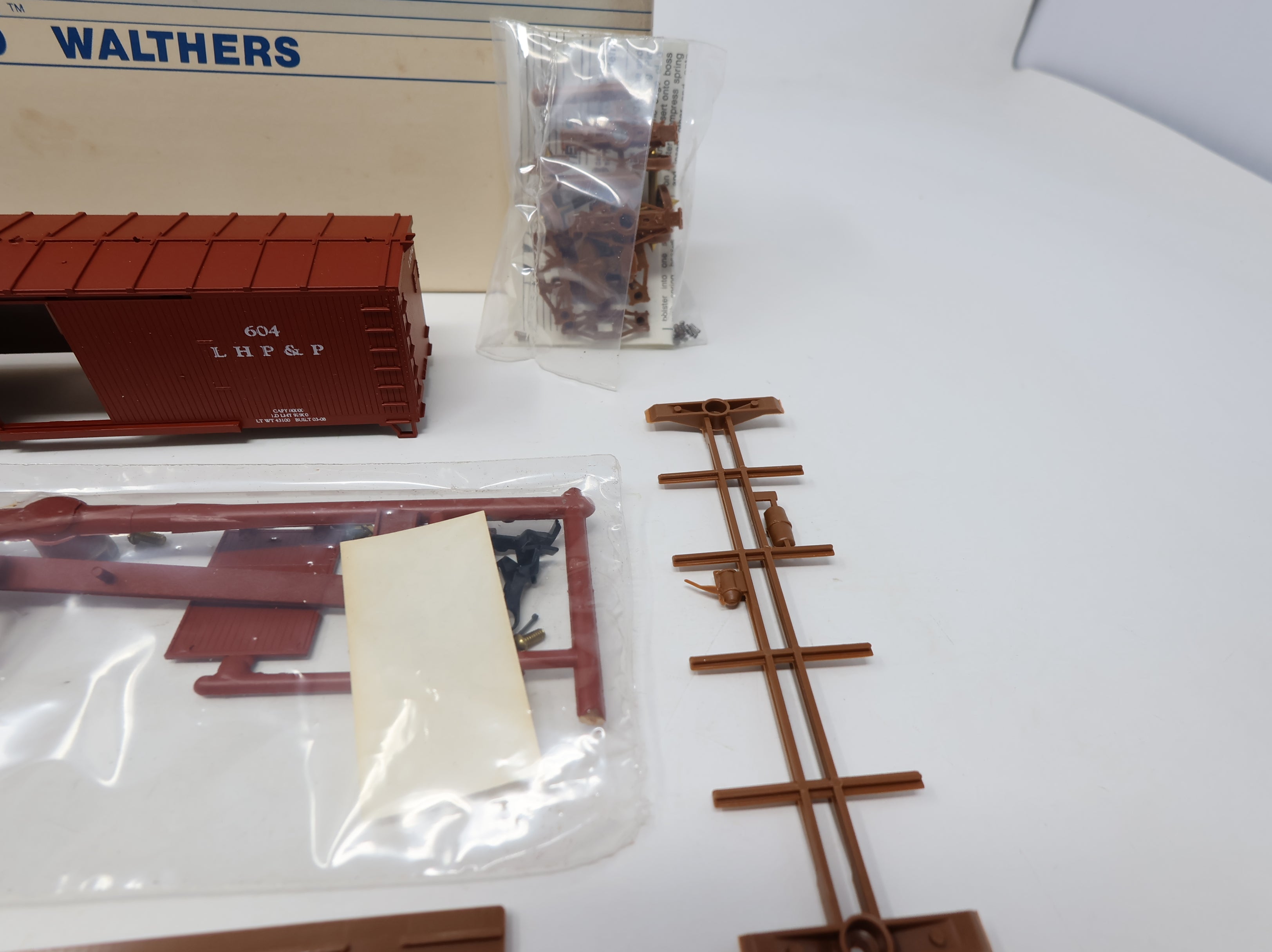 USED Walthers HO Scale 40' DS Wooden Box Car Wood Ends Laramie Plains LHP&P #604 KIT